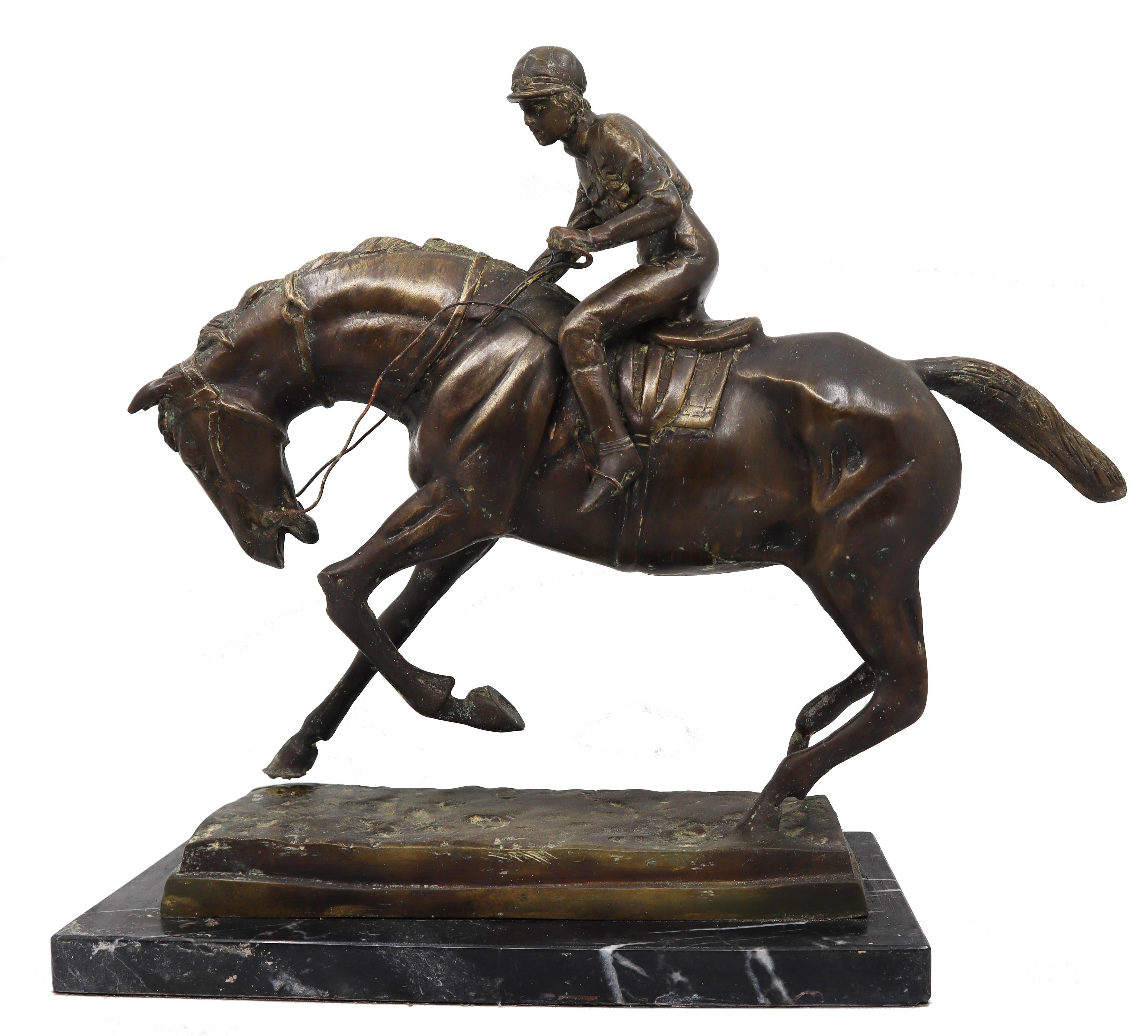 A bronze equestrian statue of a Jockey on his horse beautiful captured movement

The statue is in excellent condition.
Dimension:
Height 33cm x width 38cm x 14 cm 

Shipping included
Free and fast delivery door to door by air
Original art