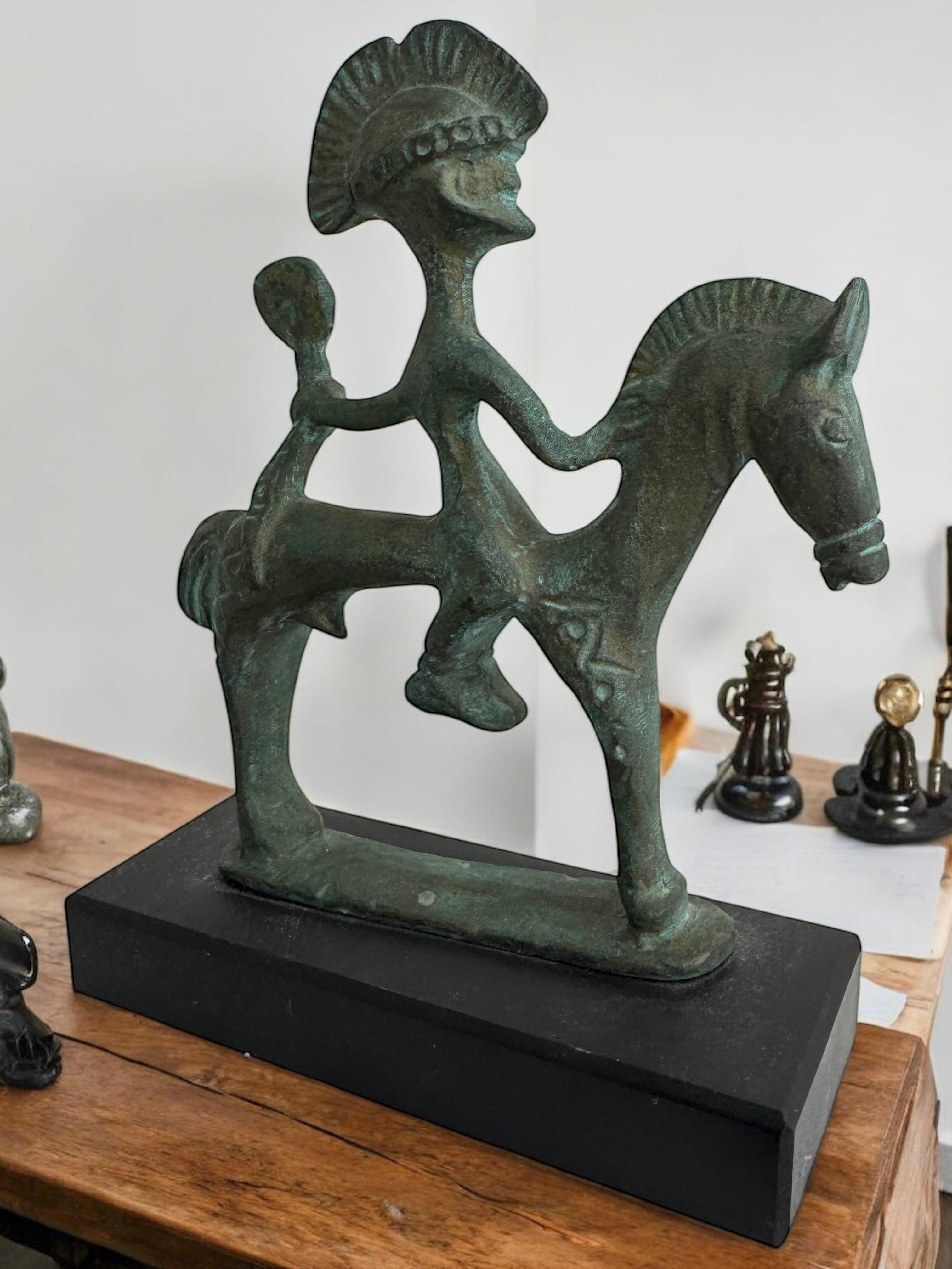 Scultura in bronzo di cavallo etrusco con cavaliere su base di marmo, Grecia Vintage, anni '70 in vendita 2