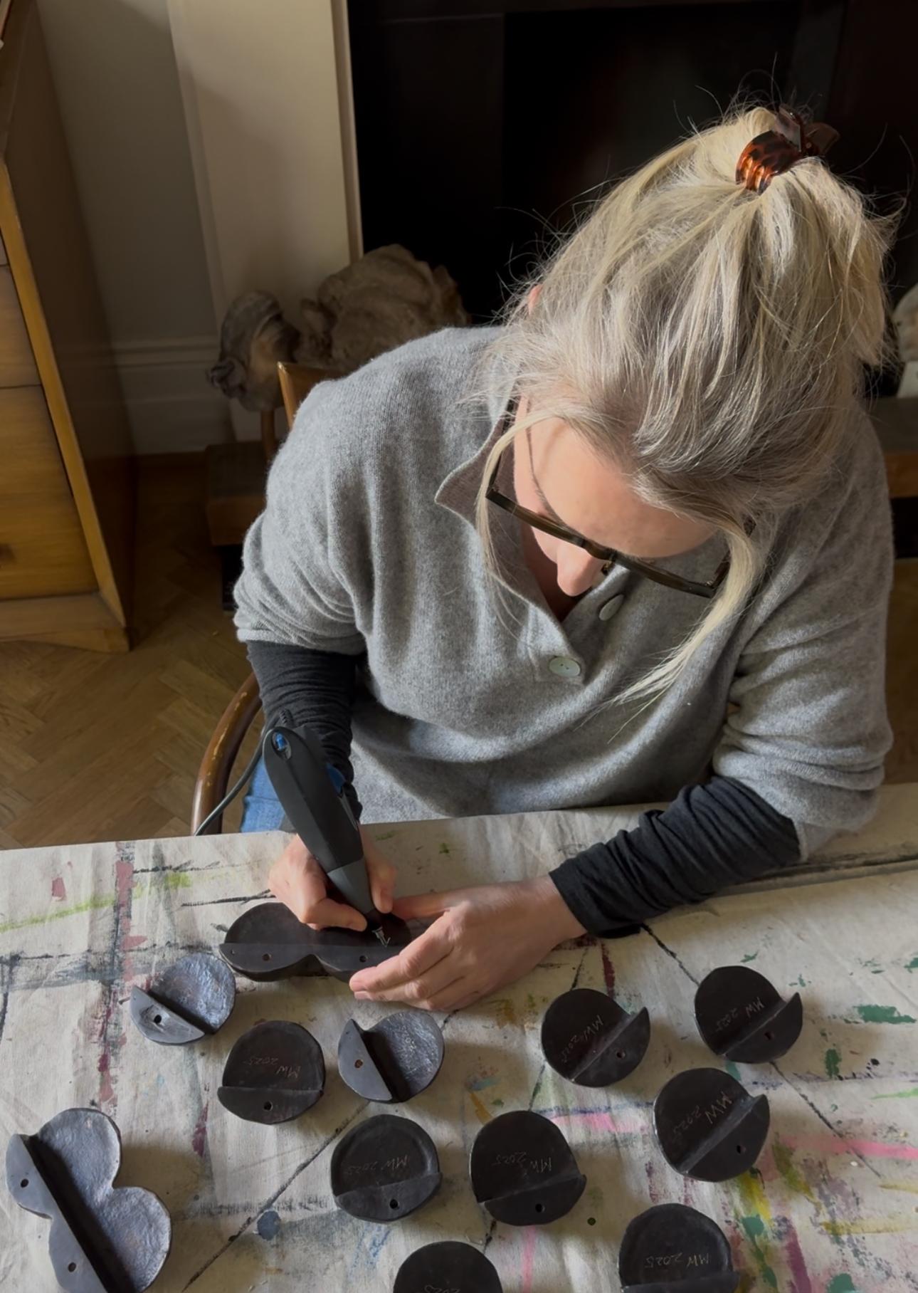 Manilla de puerta escultórica europea contemporánea de bronce de Margit Wittig en venta 5