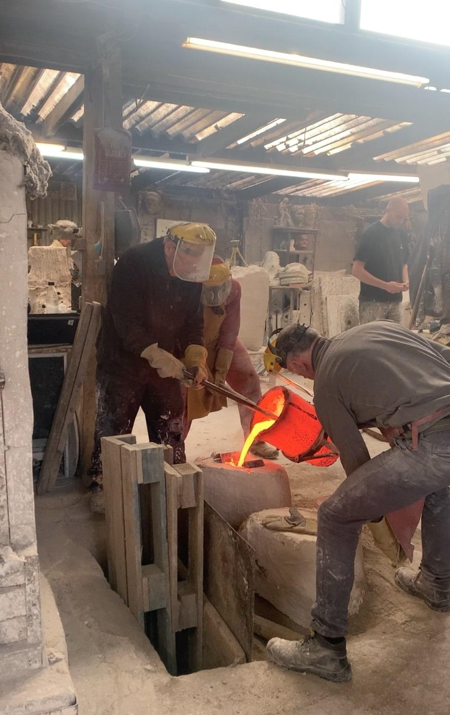 Manilla de puerta escultórica europea contemporánea de bronce de Margit Wittig en venta 2