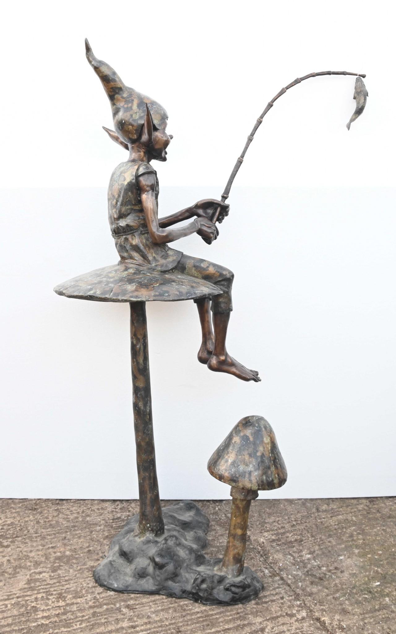 Statua di pesca Fairey in bronzo Elph Folletto Fungo Fuso in vendita 4