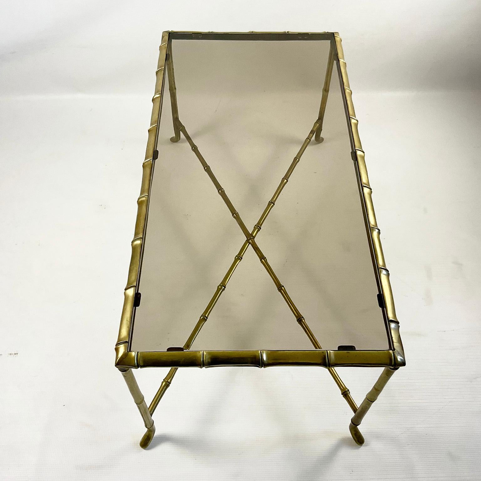 Milieu du XXe siècle Table basse en bronze des années 1940 attribuée à la Maison Baguès en imitation de bambou. en vente