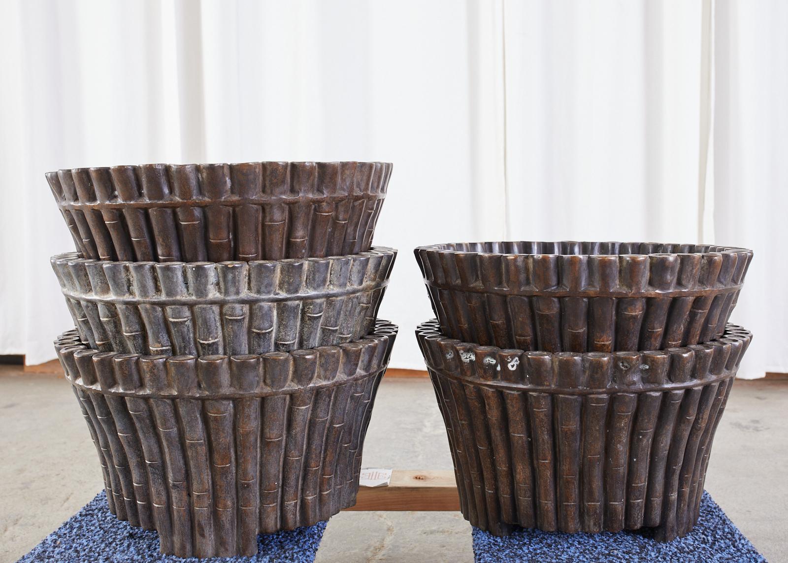 Jardiniere-Pflanzgefäße aus Bronze und Kunstbambus (Organische Moderne) im Angebot