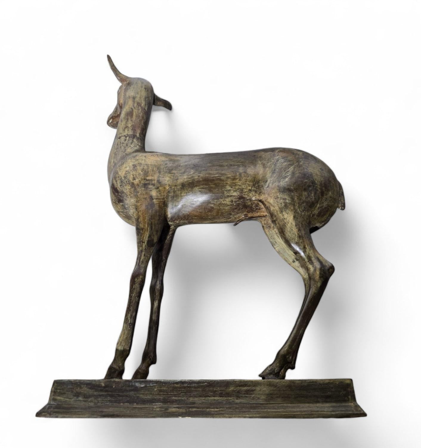 Cerbiatti in bronzo dalla Villa dei Papiri, Ercolano

Questa elegante coppia di cerbiatti in bronzo è una replica delle sculture originali scoperte nel 1756 nella Villa dei Papiri, una residenza aristocratica dell'antica Ercolano. La leggerezza