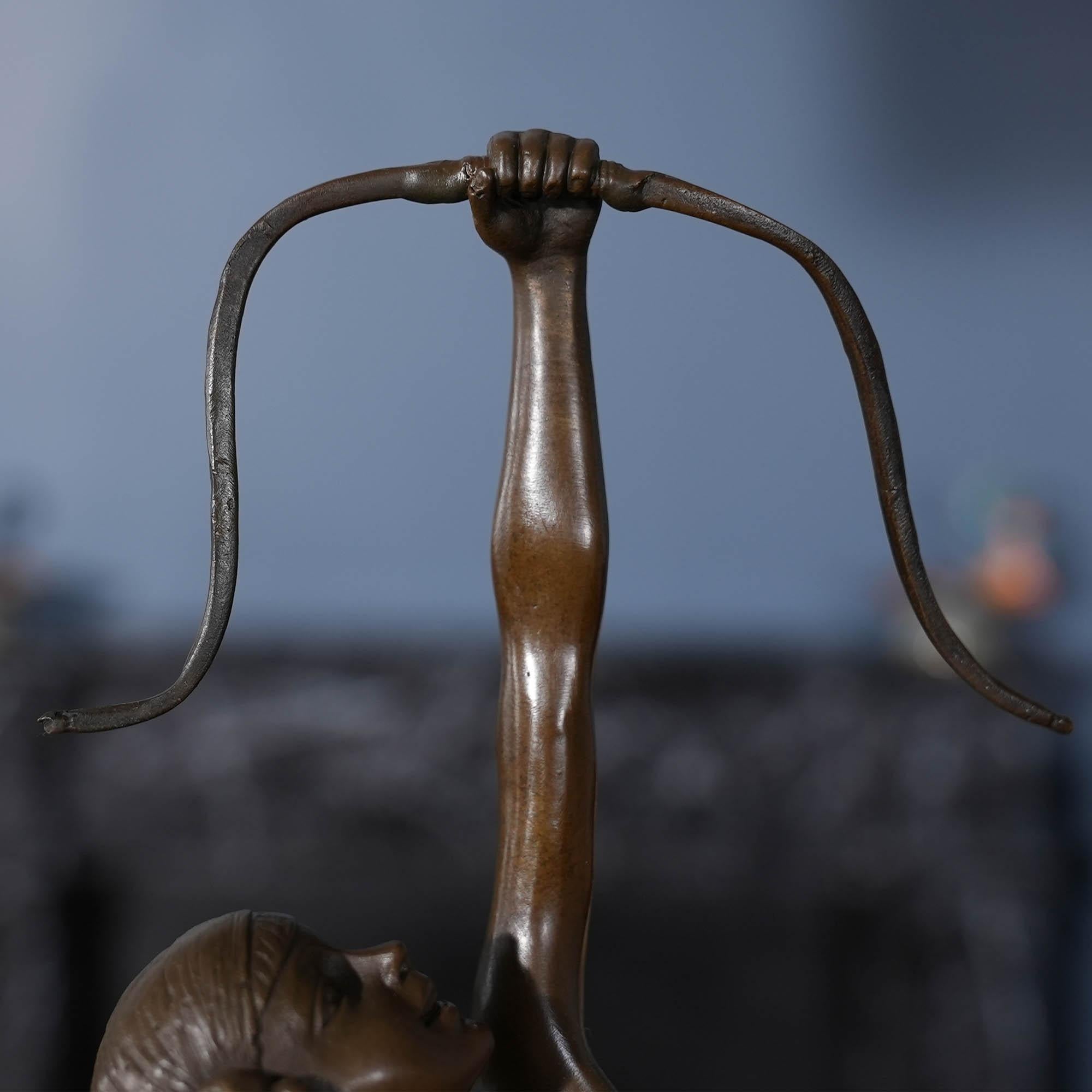 Bronze Female Archer on Marble Base For Sale 1