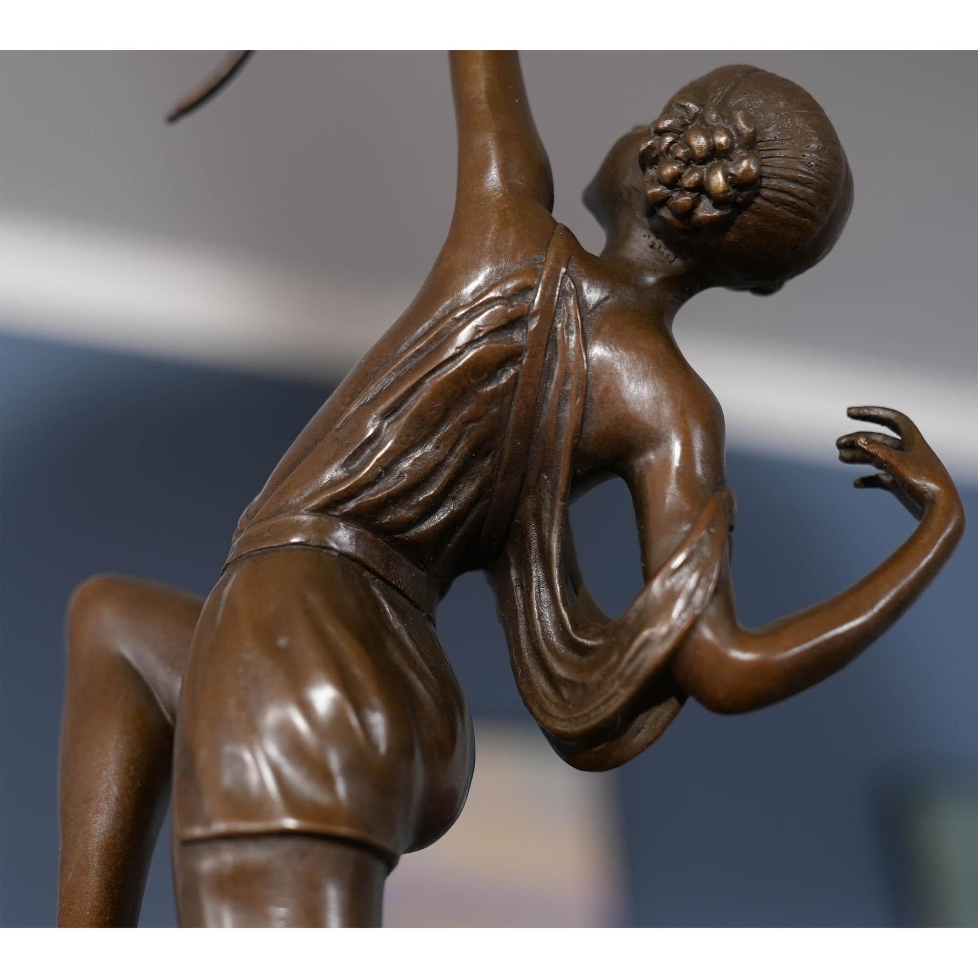 Archer féminin en bronze sur socle en marbre en vente 2