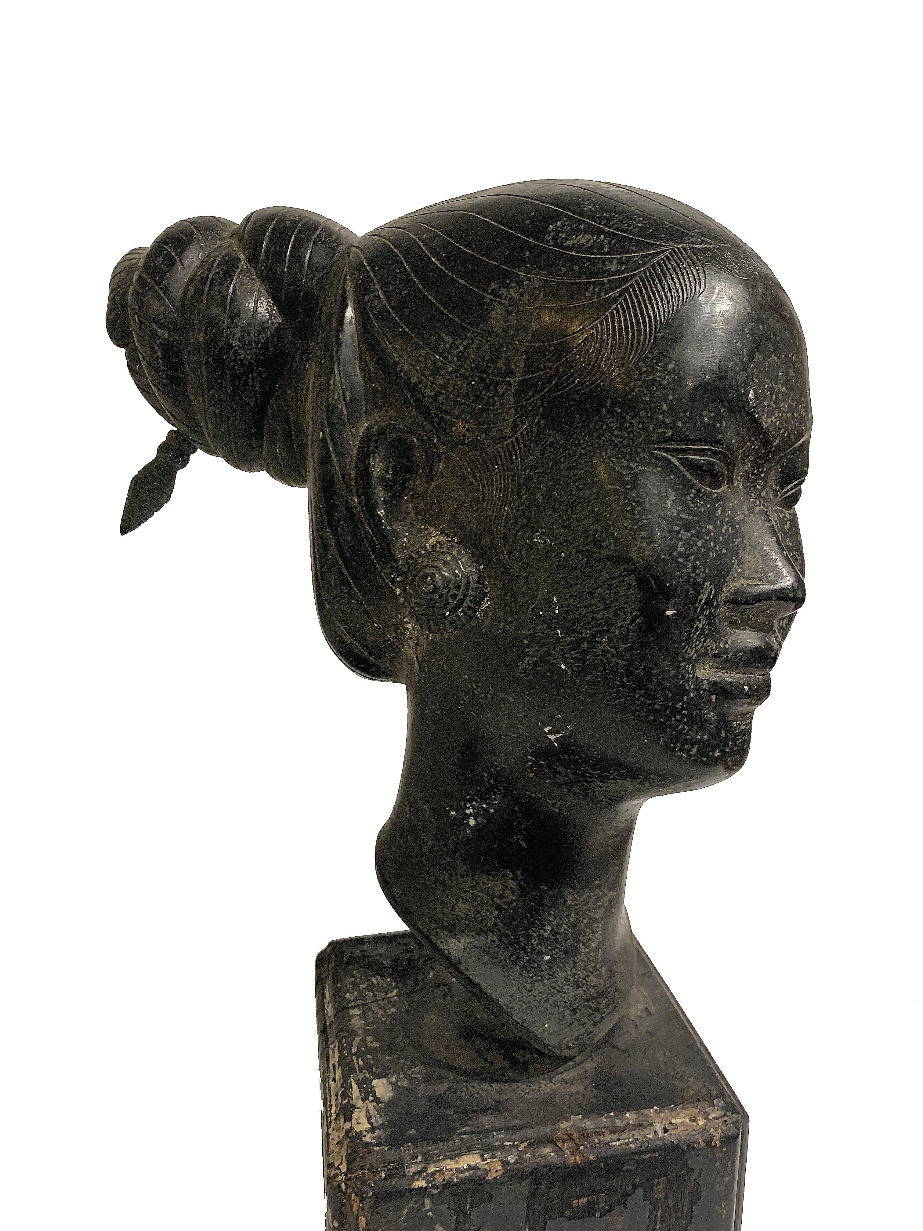 Bronze Female Figurative Sculpture In Good Condition For Sale In San Diego, CA