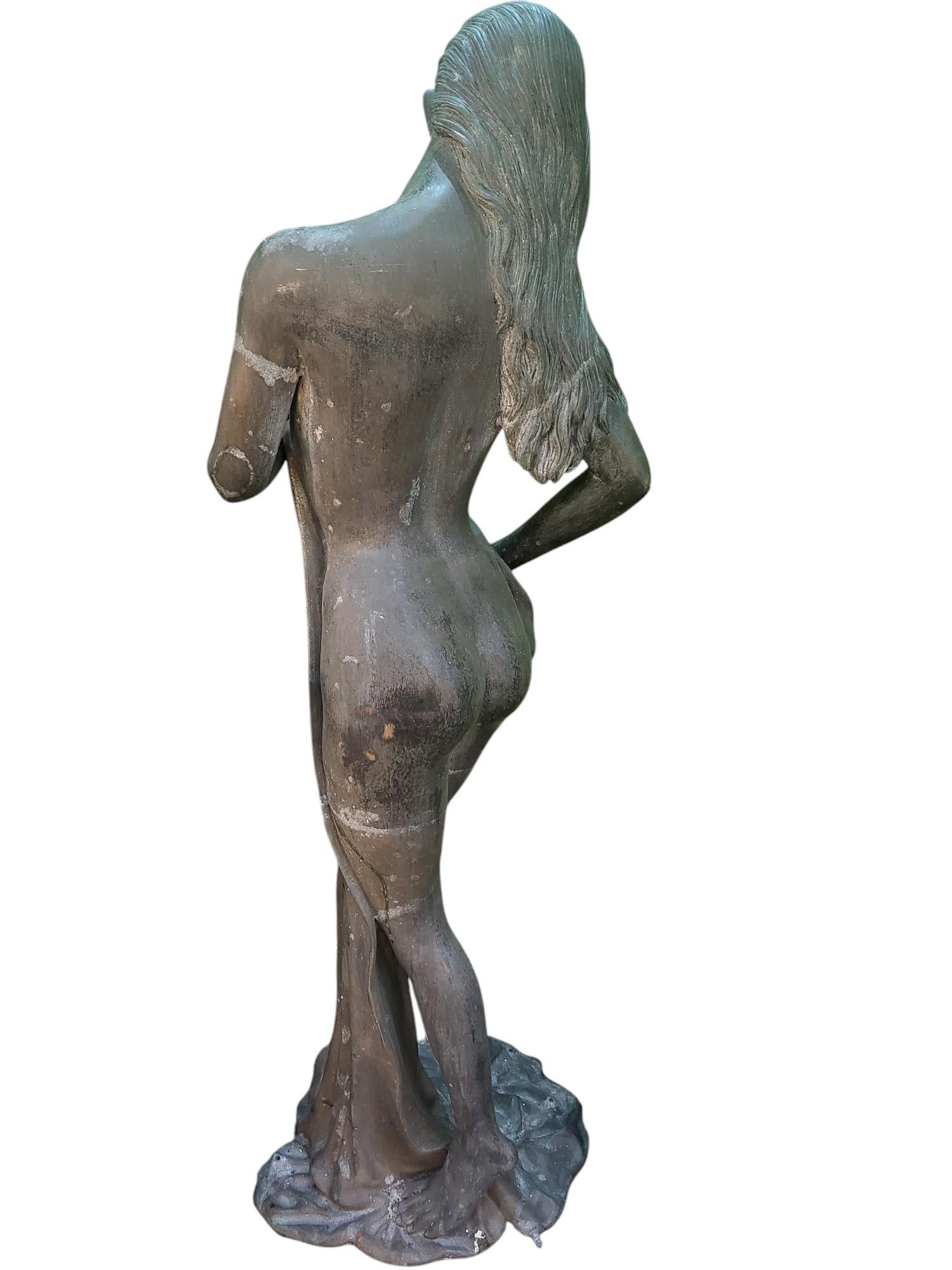 Escultura femenina de bronce a tamaño natural de un desnudo Art Nouveau en venta