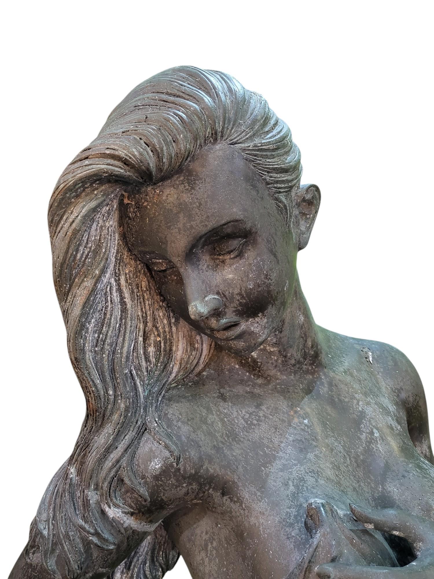 Escultura femenina de bronce a tamaño natural de un desnudo Moldeado en venta