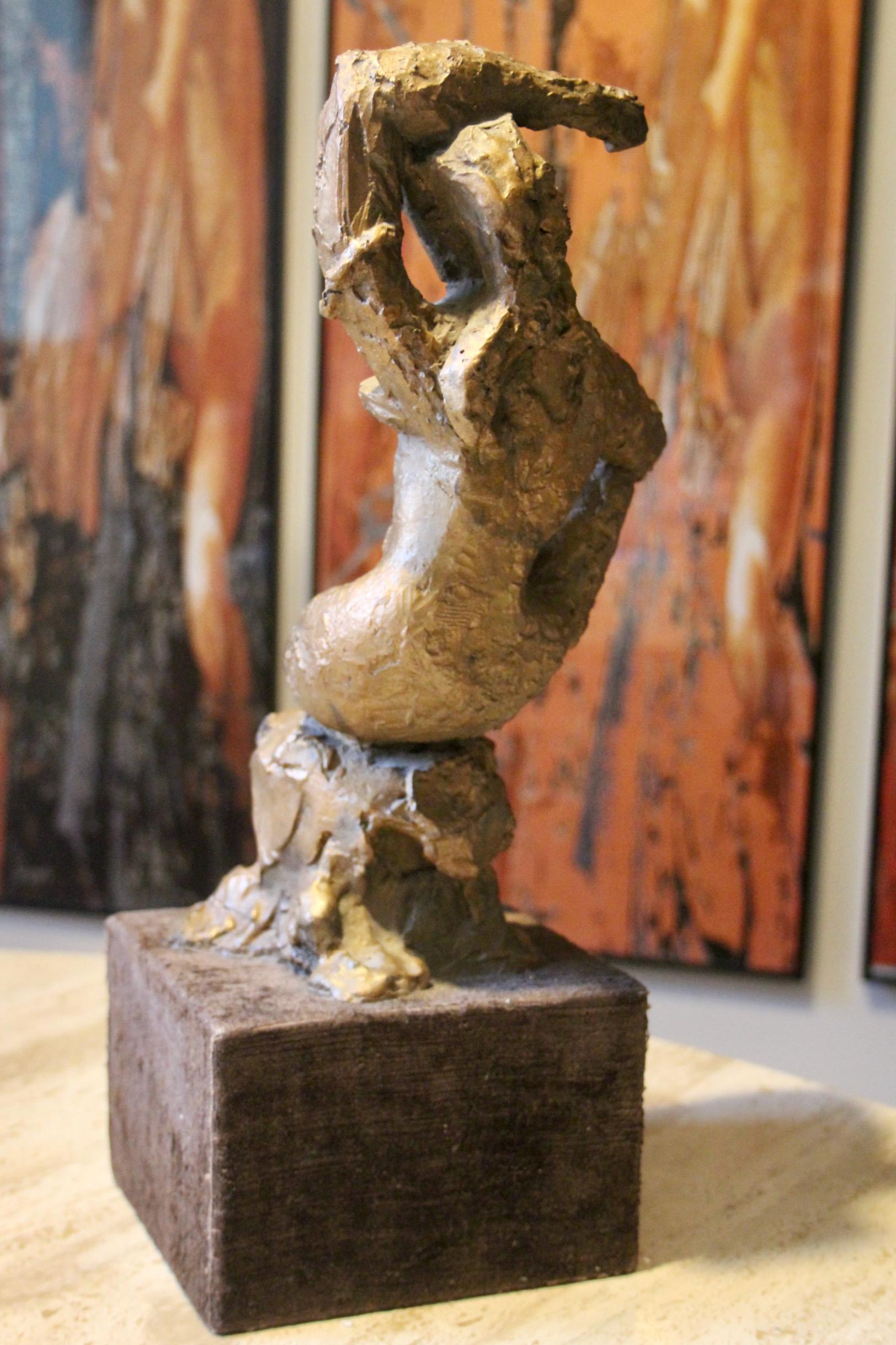 Bronzeskulptur einer Frau mit Monogramm und Inschrift auf dem Sockel 06 im Angebot 7