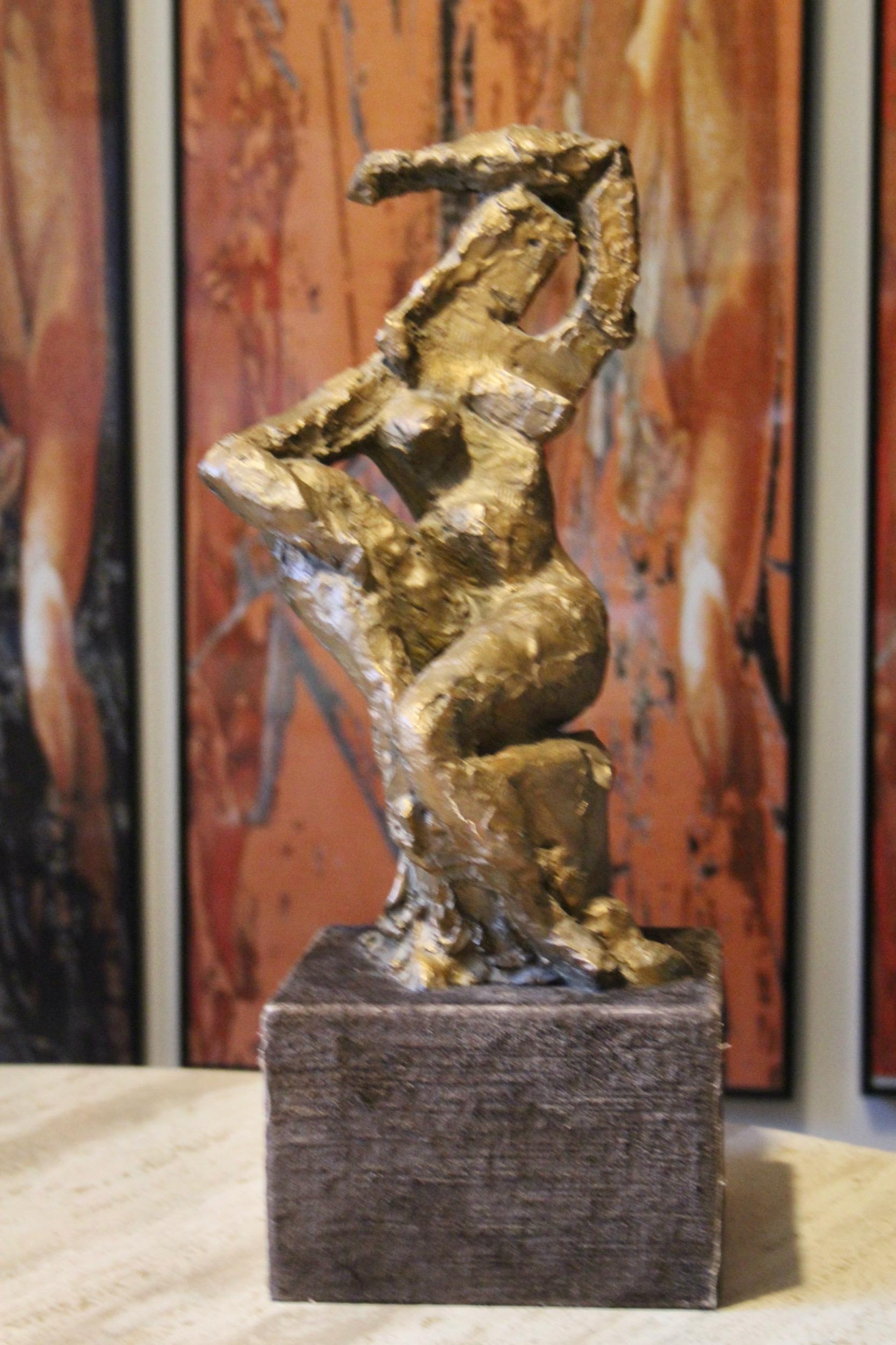Bronzeskulptur einer Frau mit Monogramm und Inschrift auf dem Sockel 06 im Zustand „Gut“ im Angebot in grand Lancy, CH
