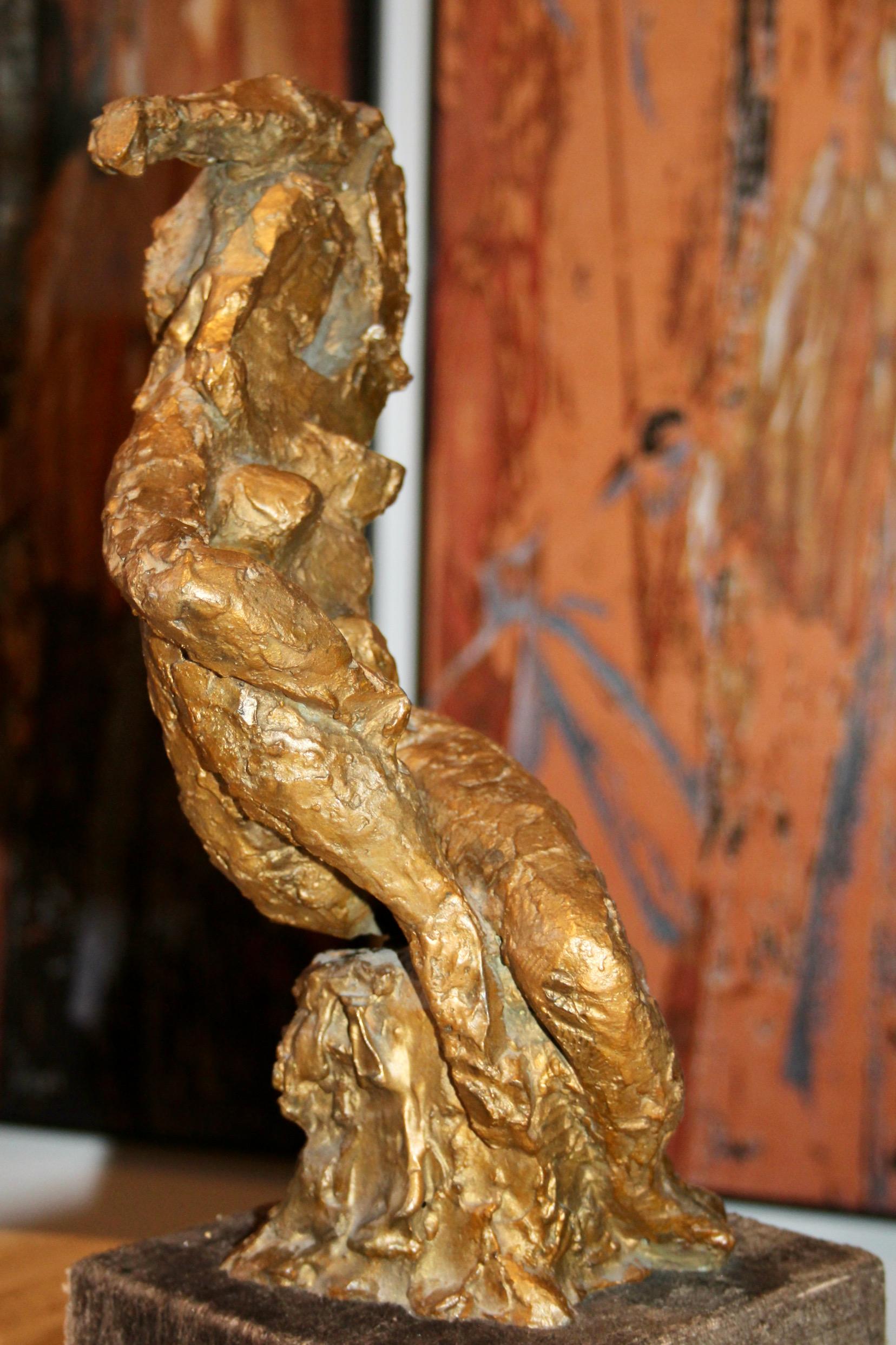 Bronzeskulptur einer Frau mit Monogramm und Inschrift auf dem Sockel 06 im Angebot 1