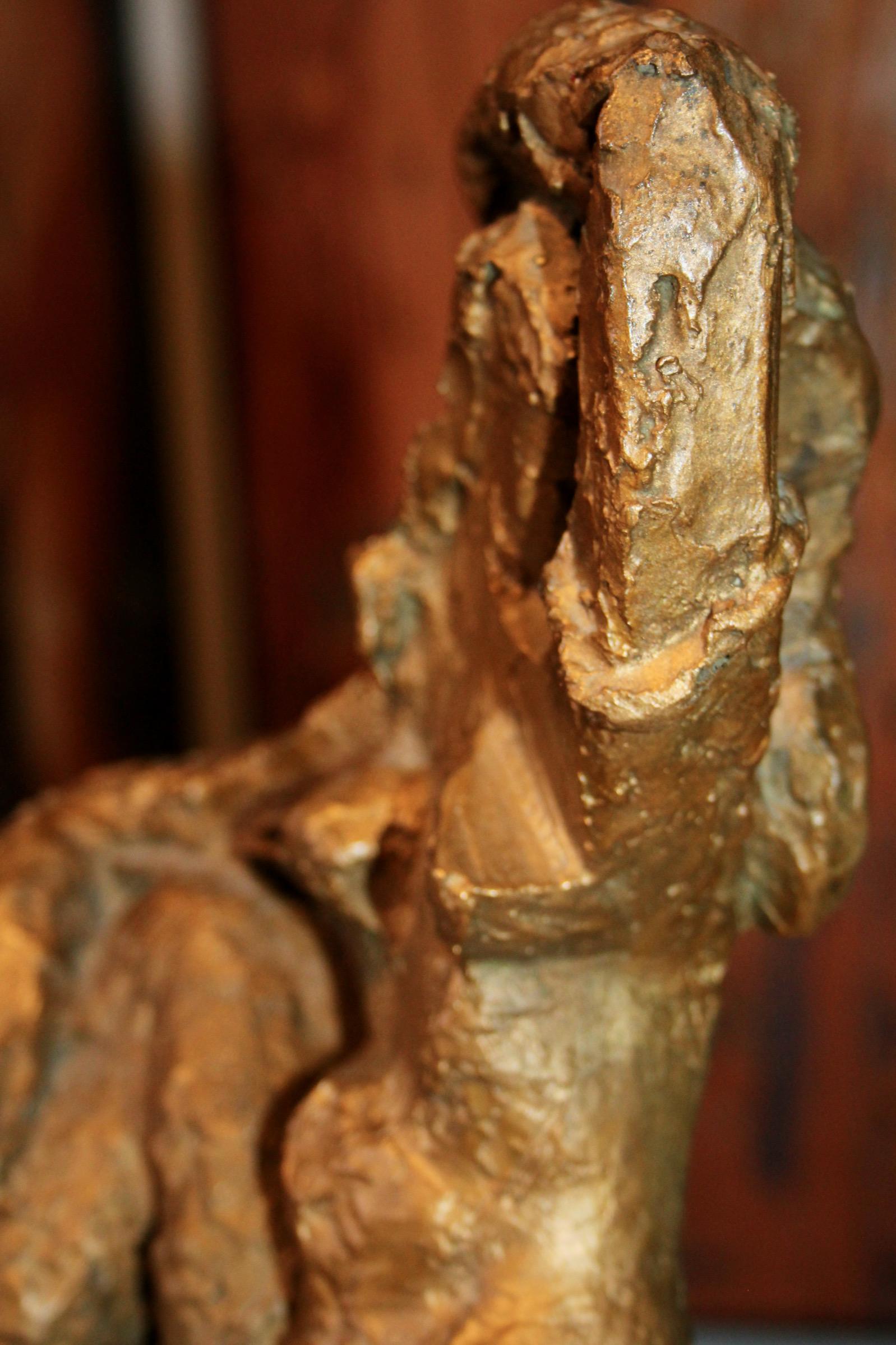 Bronzeskulptur einer Frau mit Monogramm und Inschrift auf dem Sockel 06 im Angebot 2