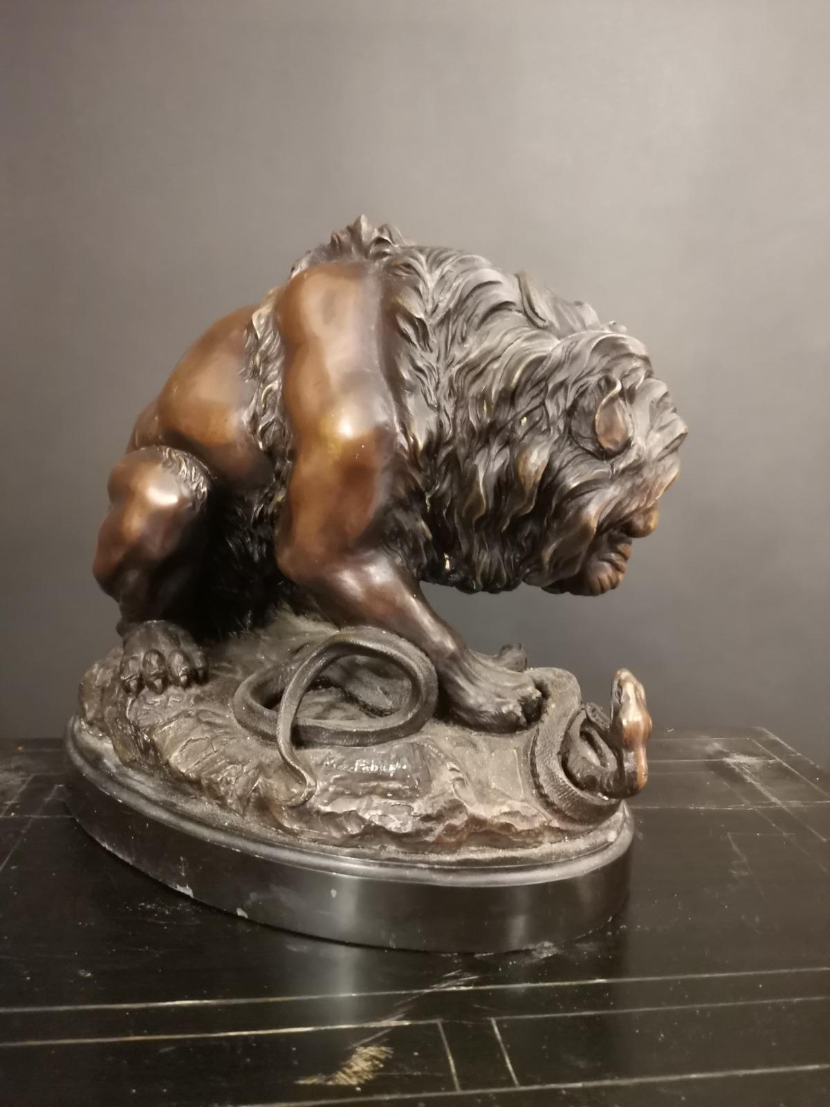Bronze Figural Group of a Lion Fighting a Snake, 19th Century 5