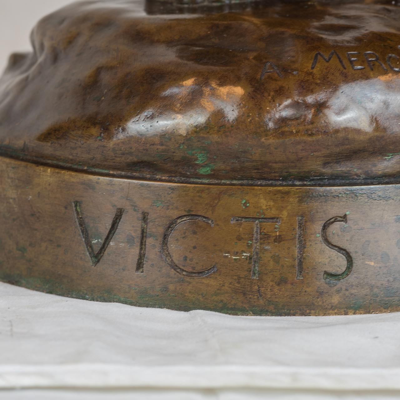 Sculpture figurative en bronze de Gloria Victis par Antonin Merci 5