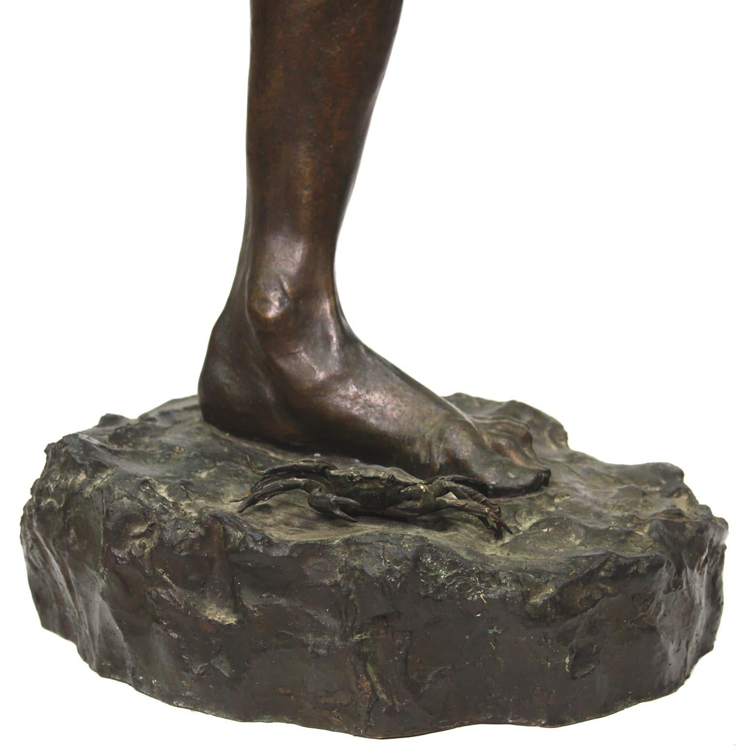 Figure en bronze d'un garçon perché sur un crabe intitulée « Il Granchio » par Annibale De Lotto en vente 9
