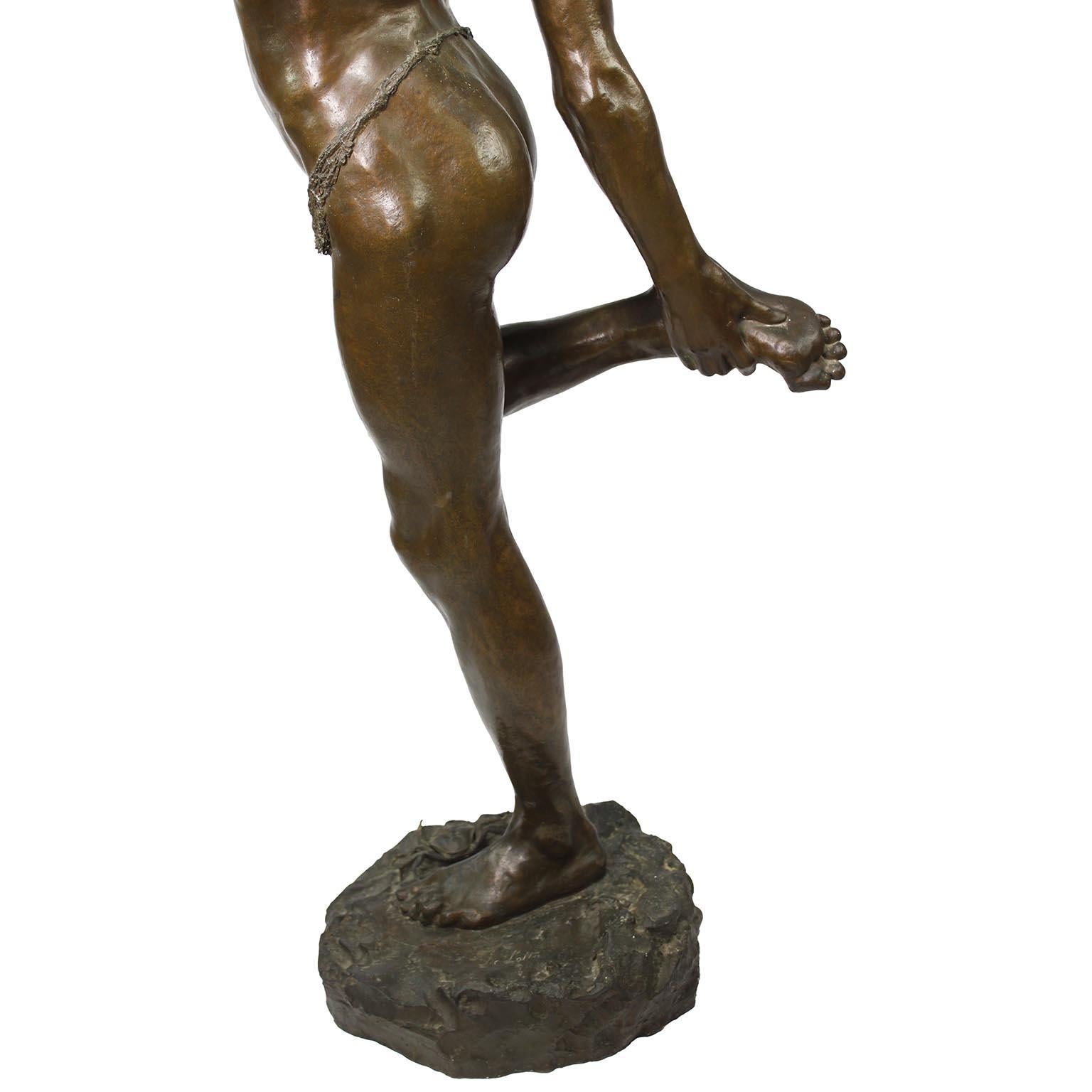 Bronzefigur eines Jungen, der auf einer Krabbe gestreckt ist, mit dem Titel „Il Granchio“ von Annibale De Lotto im Angebot 9