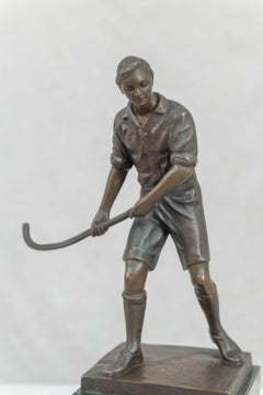 Figure en bronze d'un joueur de hockey sur gazon, allemande, signée par l'artiste, vers 1900