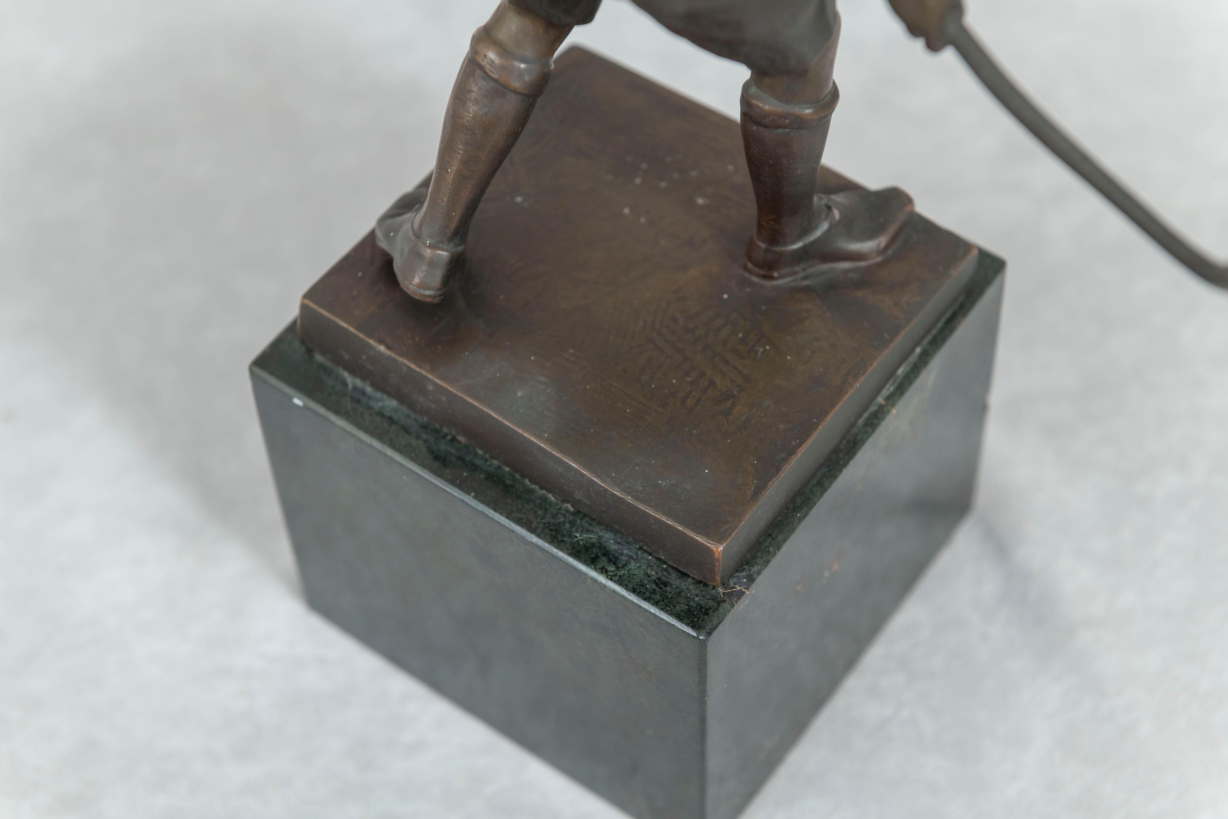Figura de bronce de un jugador de hockey sobre hierba, alemán, firmado por el artista, hacia 1900 siglo XX en venta