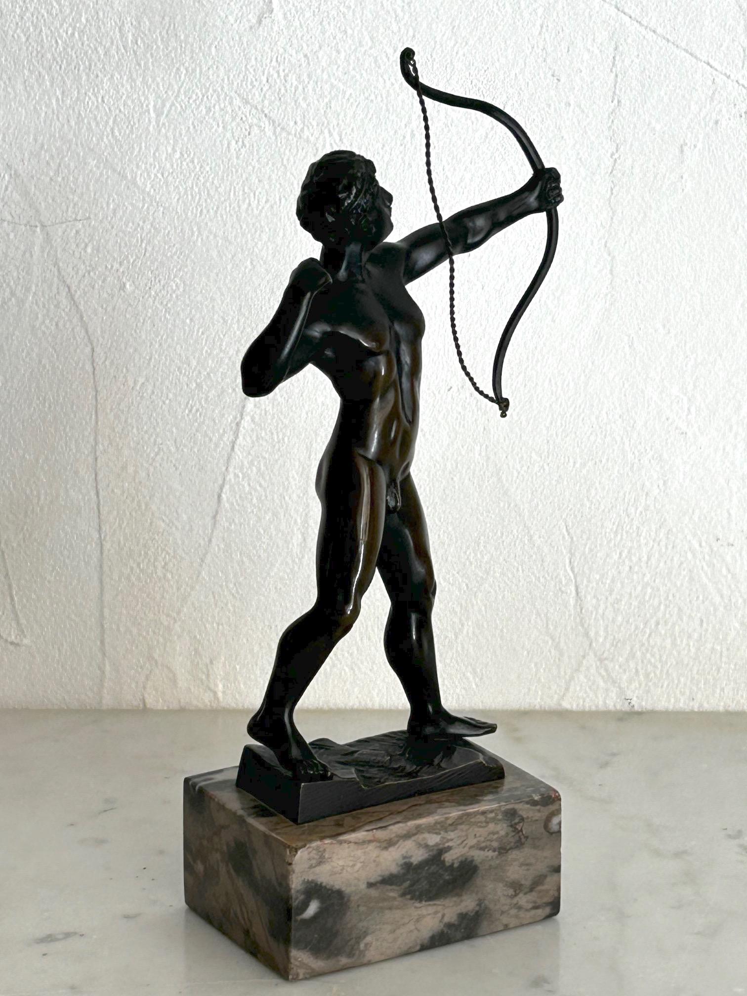 Néoclassique Figure d'archer de Ludwig Graefner du début du 20e siècle en vente