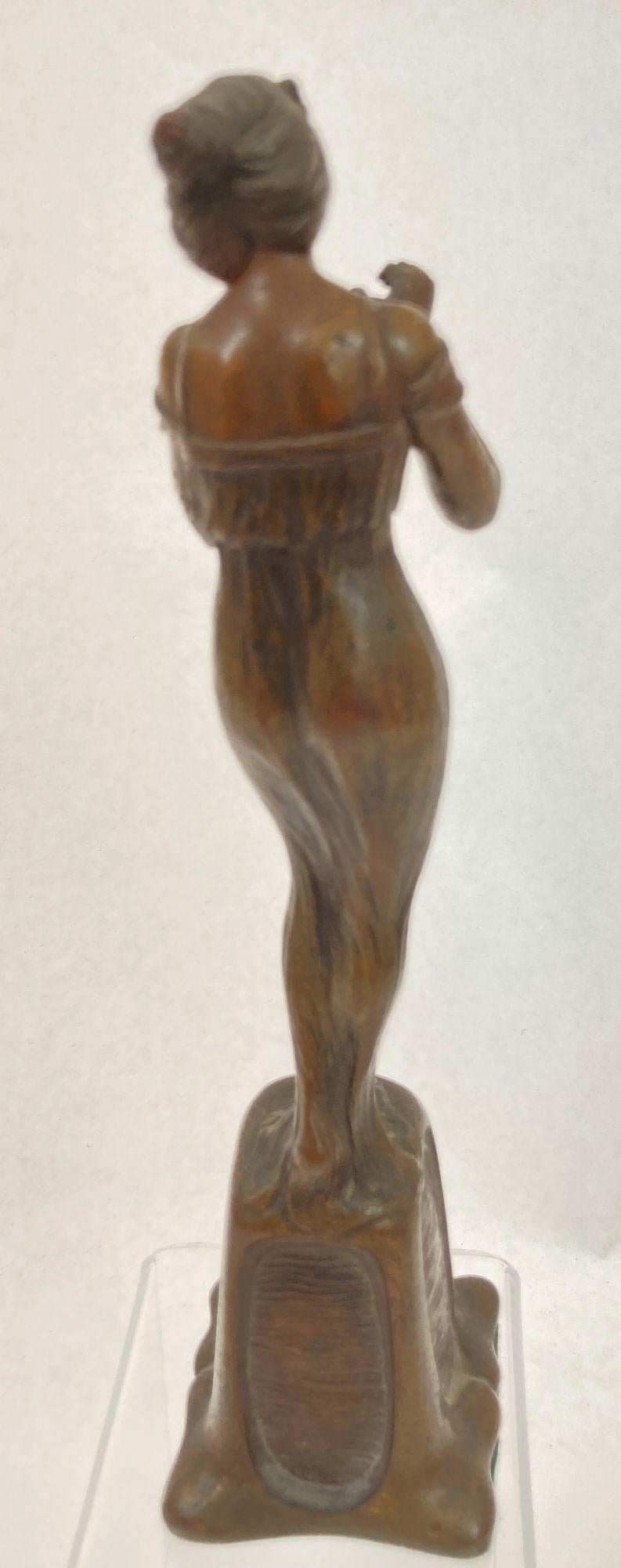20ième siècle Figure en bronze d'une jeune femme Art Nouveau circa 1900 en vente