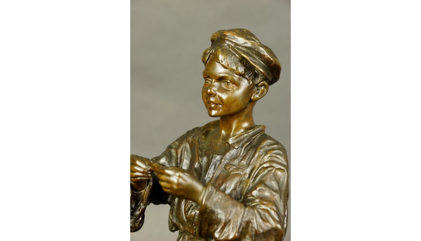 Bronze Figurine of Young Boy Rolling a Cigarette Jose Cardona 20th Century For Sale 1