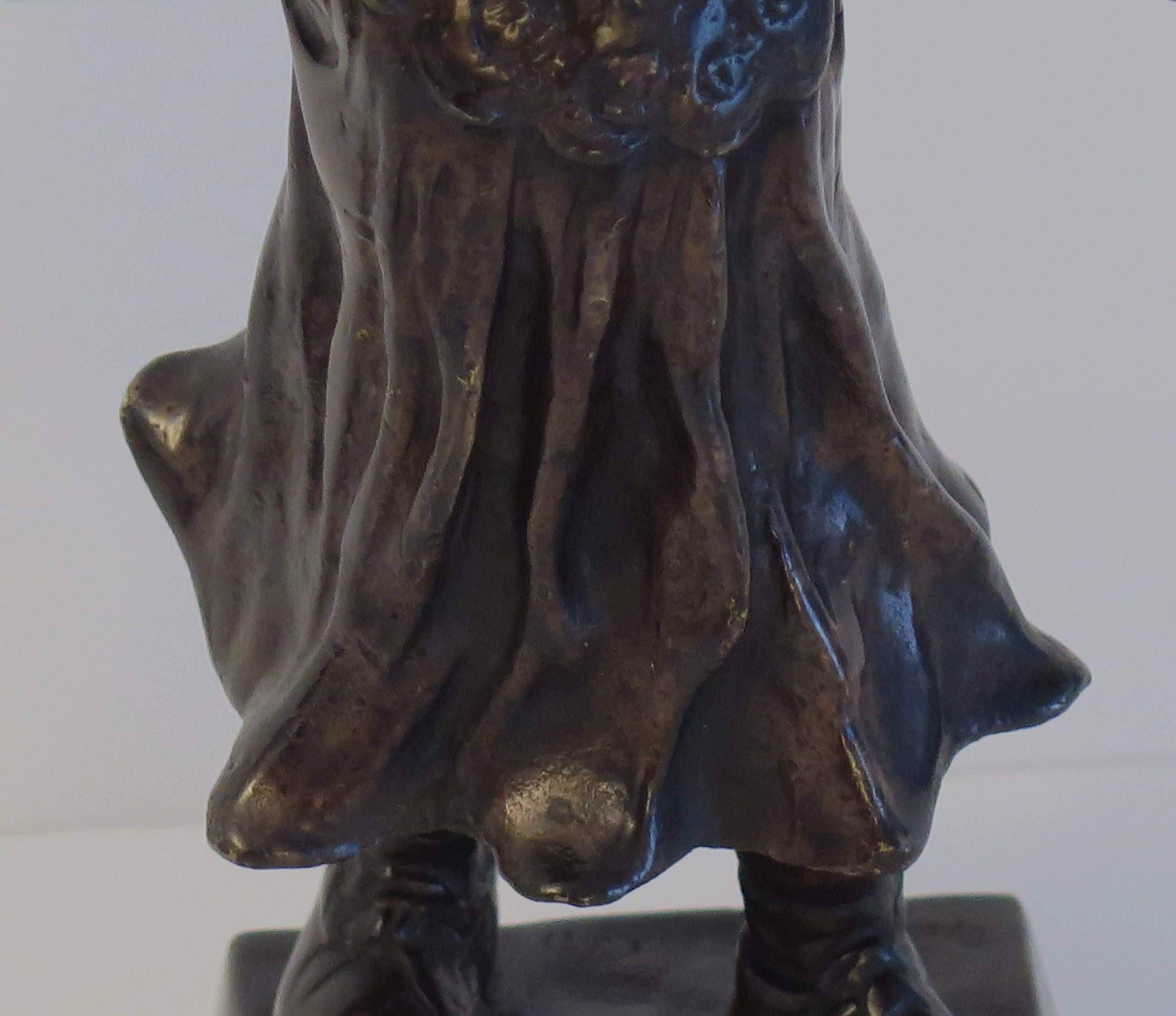 Bronzefiguren-Skulptur eines blindgefalteten Mädchens, signiert, Italien, 19. Jahrhundert (Italienisch) im Angebot