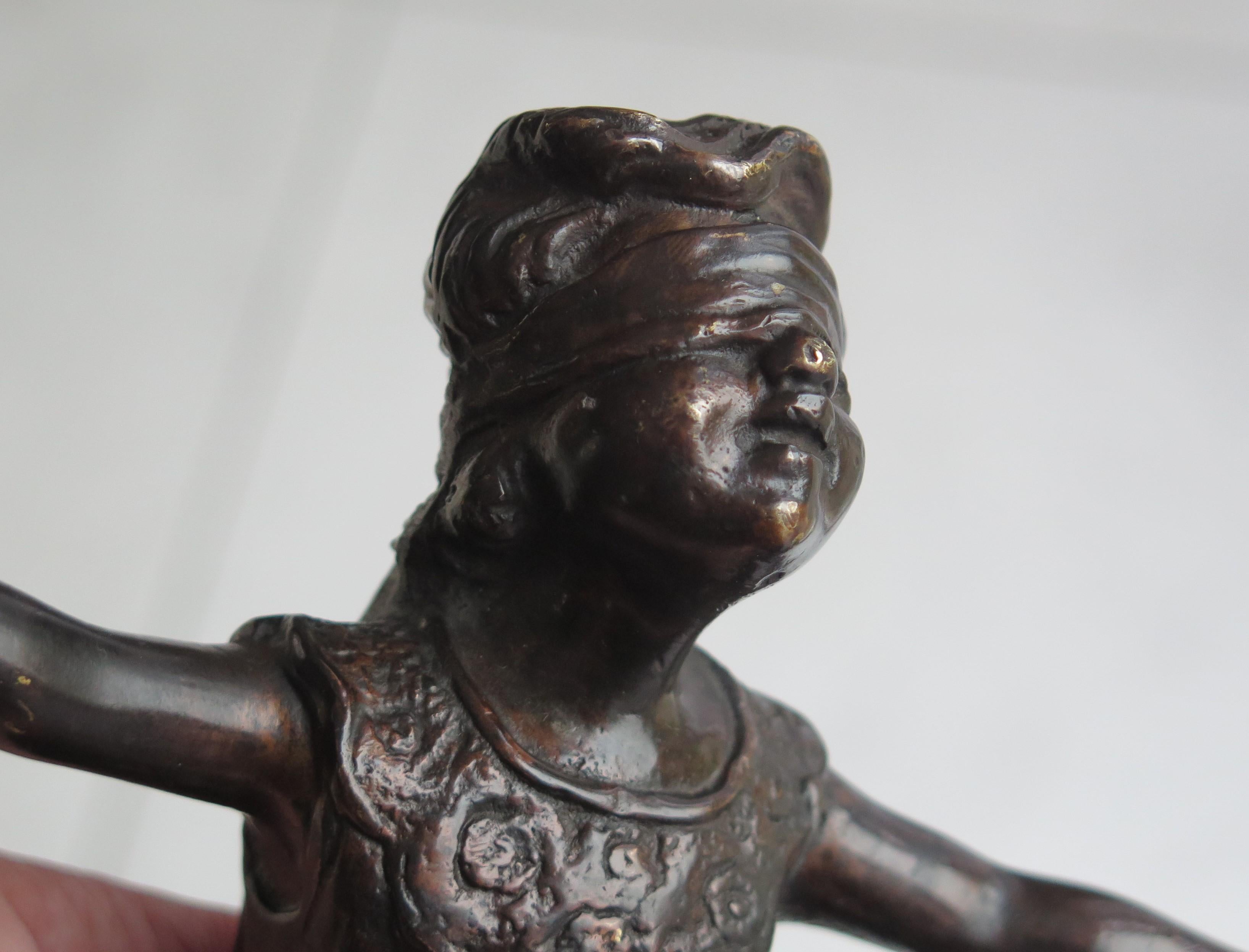 Bronzefiguren-Skulptur eines blindgefalteten Mädchens, signiert, Italien, 19. Jahrhundert im Angebot 1