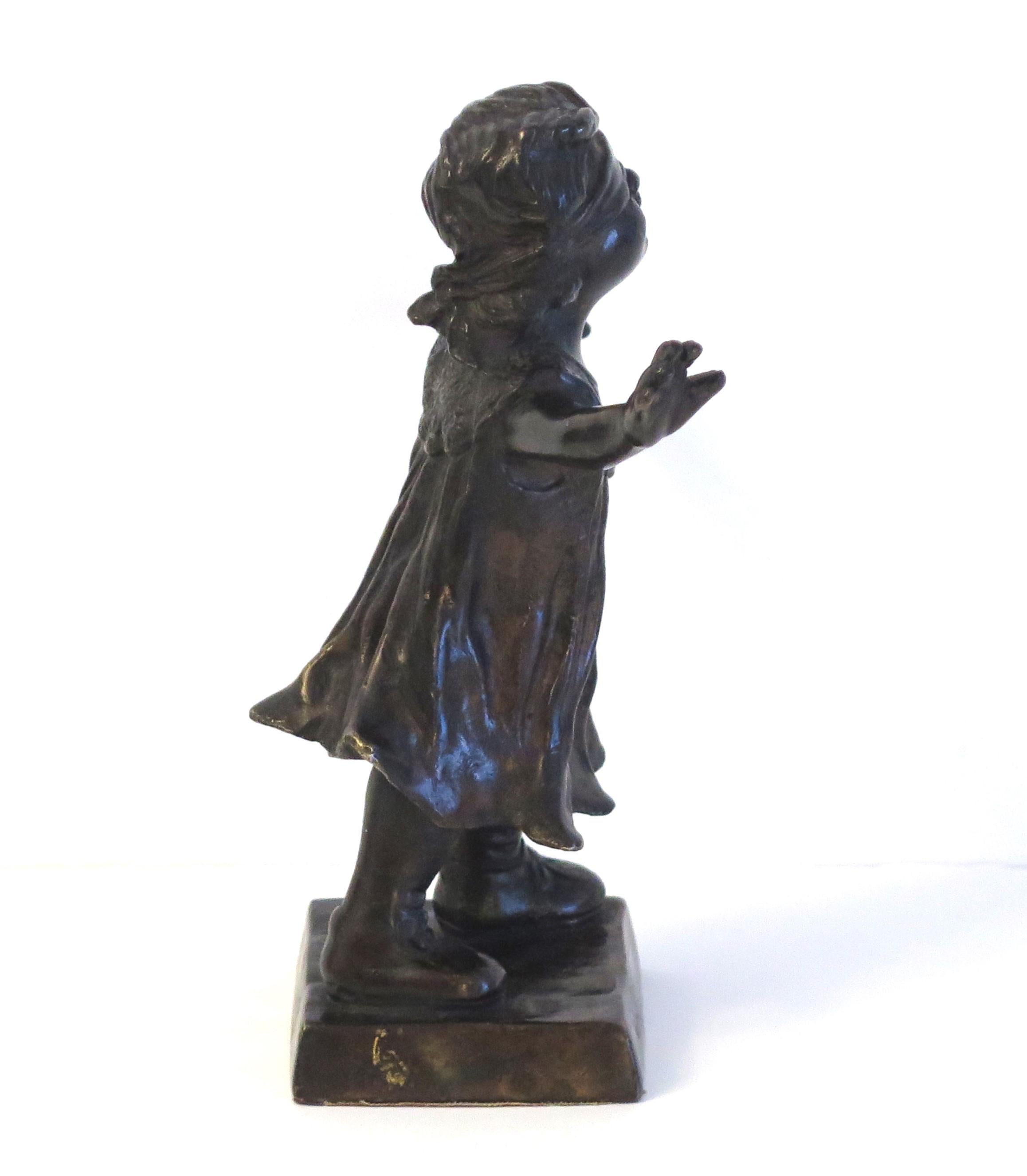 Bronzefiguren-Skulptur eines blindgefalteten Mädchens, signiert, Italien, 19. Jahrhundert im Angebot 3