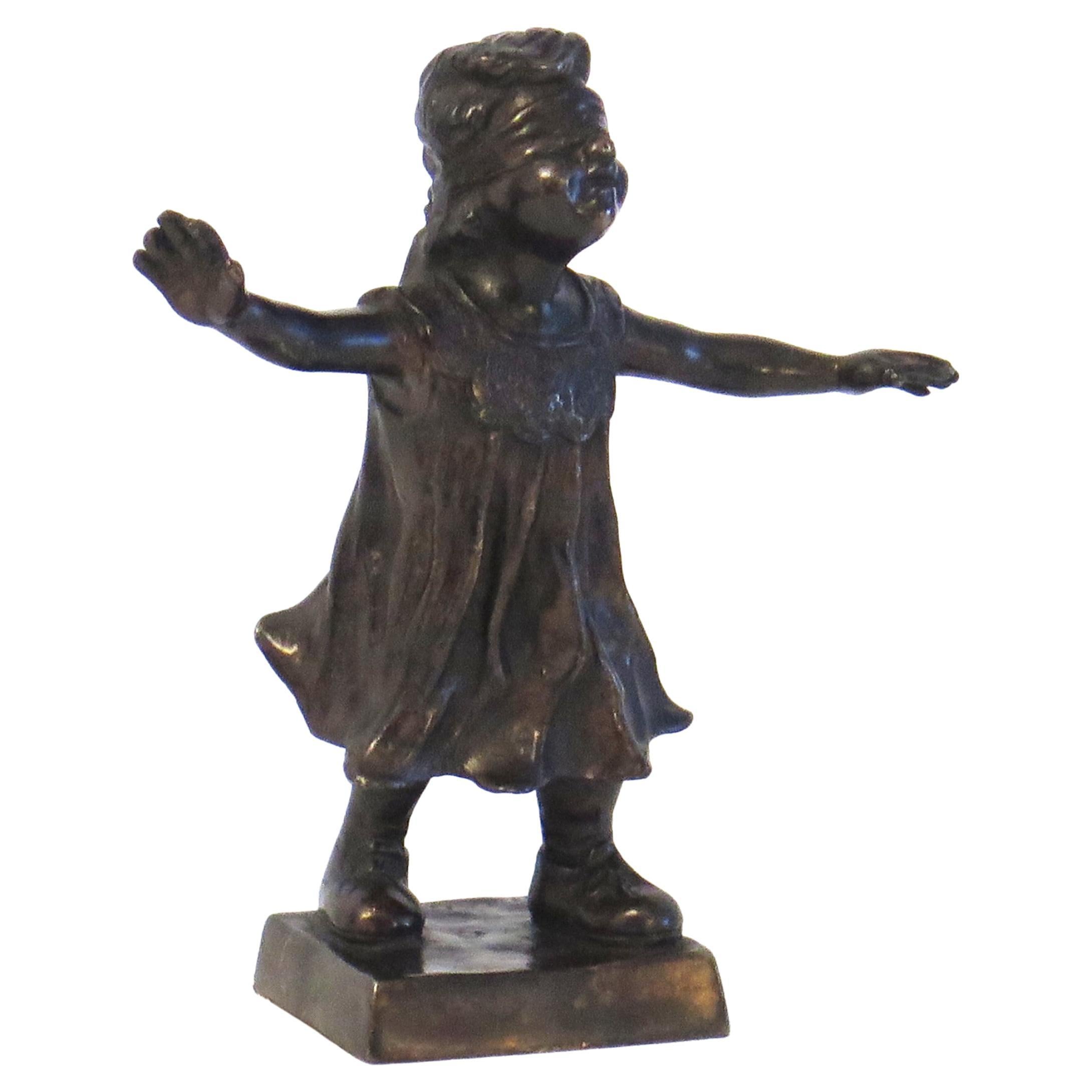 Bronzefiguren-Skulptur eines blindgefalteten Mädchens, signiert, Italien, 19. Jahrhundert