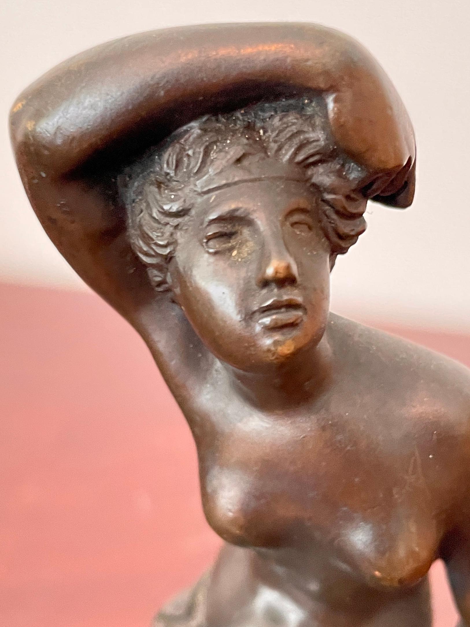 Bronzefiguren von Mann und Frau – ein Paar im Angebot 1