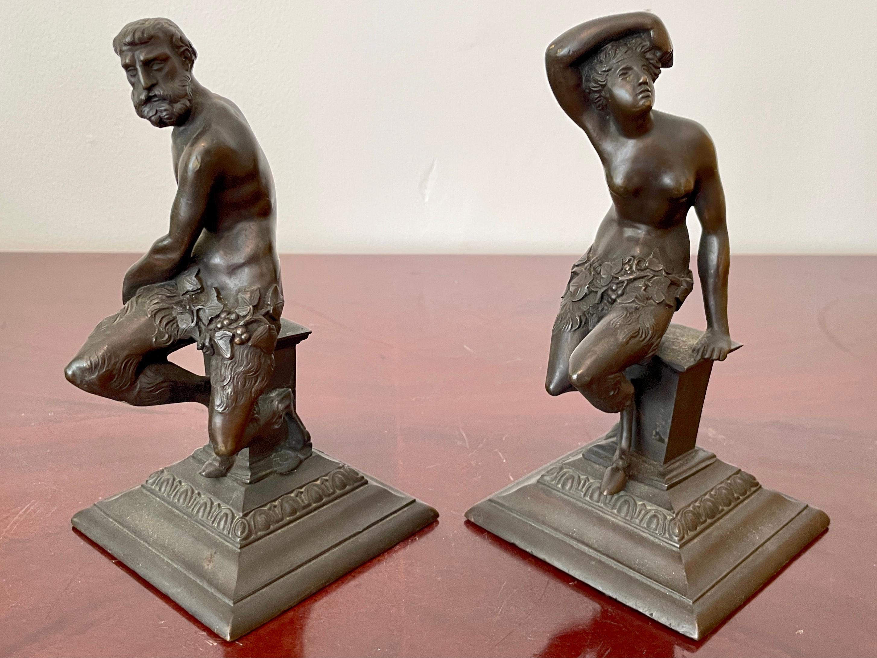 Bronze Figurines d'homme et de femme en bronze - une paire en vente