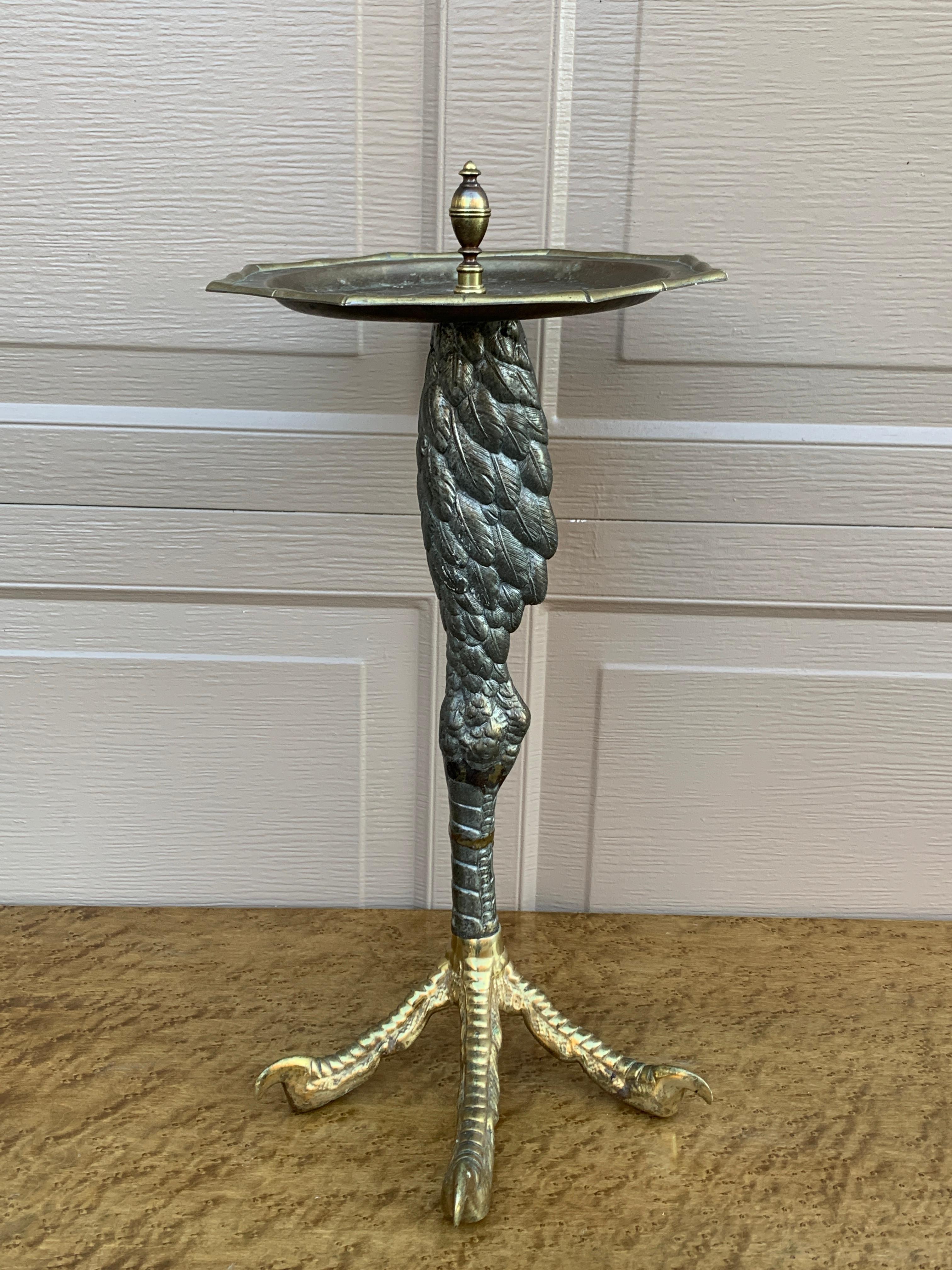 Art nouveau Table d'appoint à pattes d'autruche et talon, finition bronze en vente