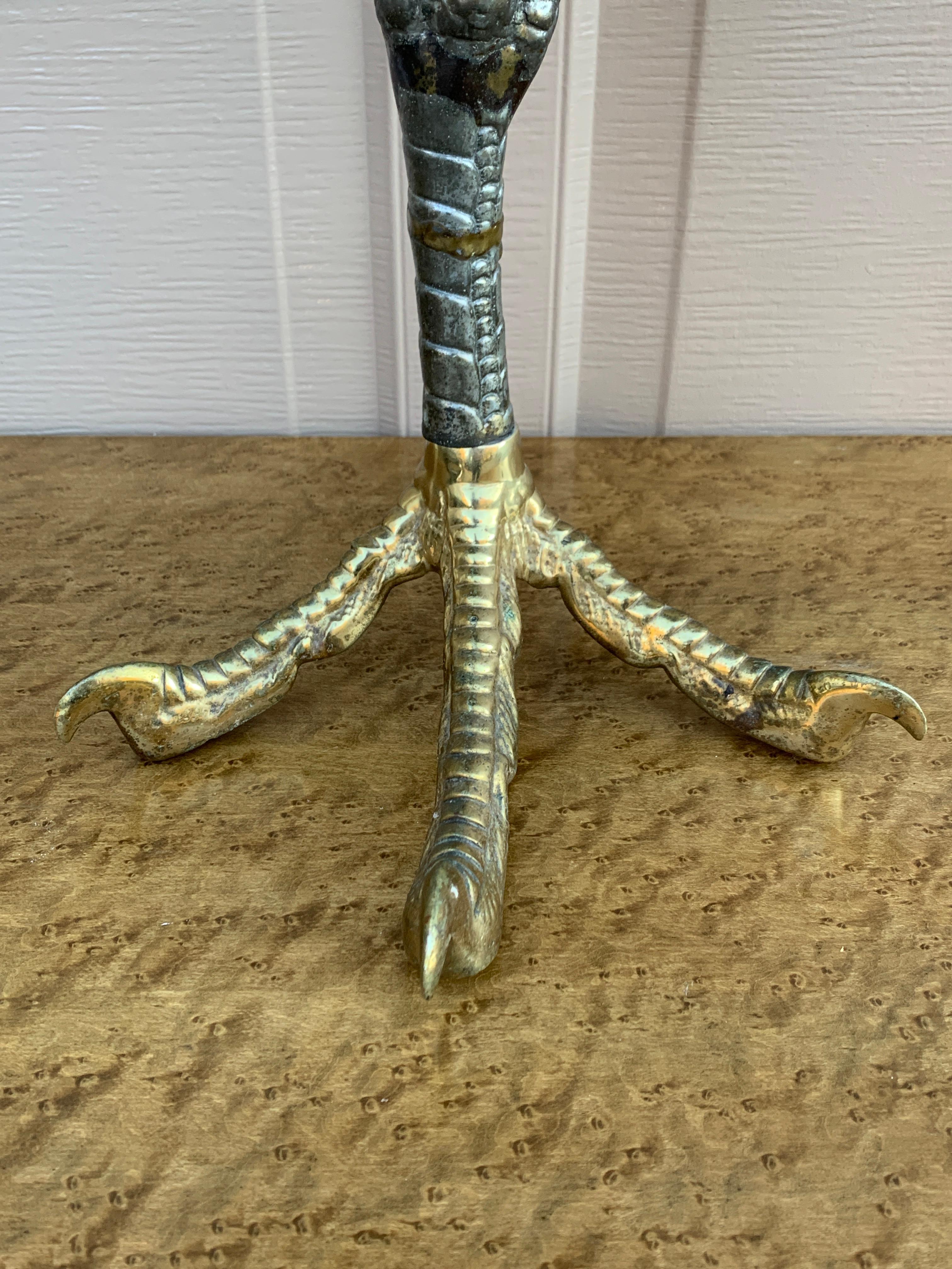 Table d'appoint à pattes d'autruche et talon, finition bronze en vente 1