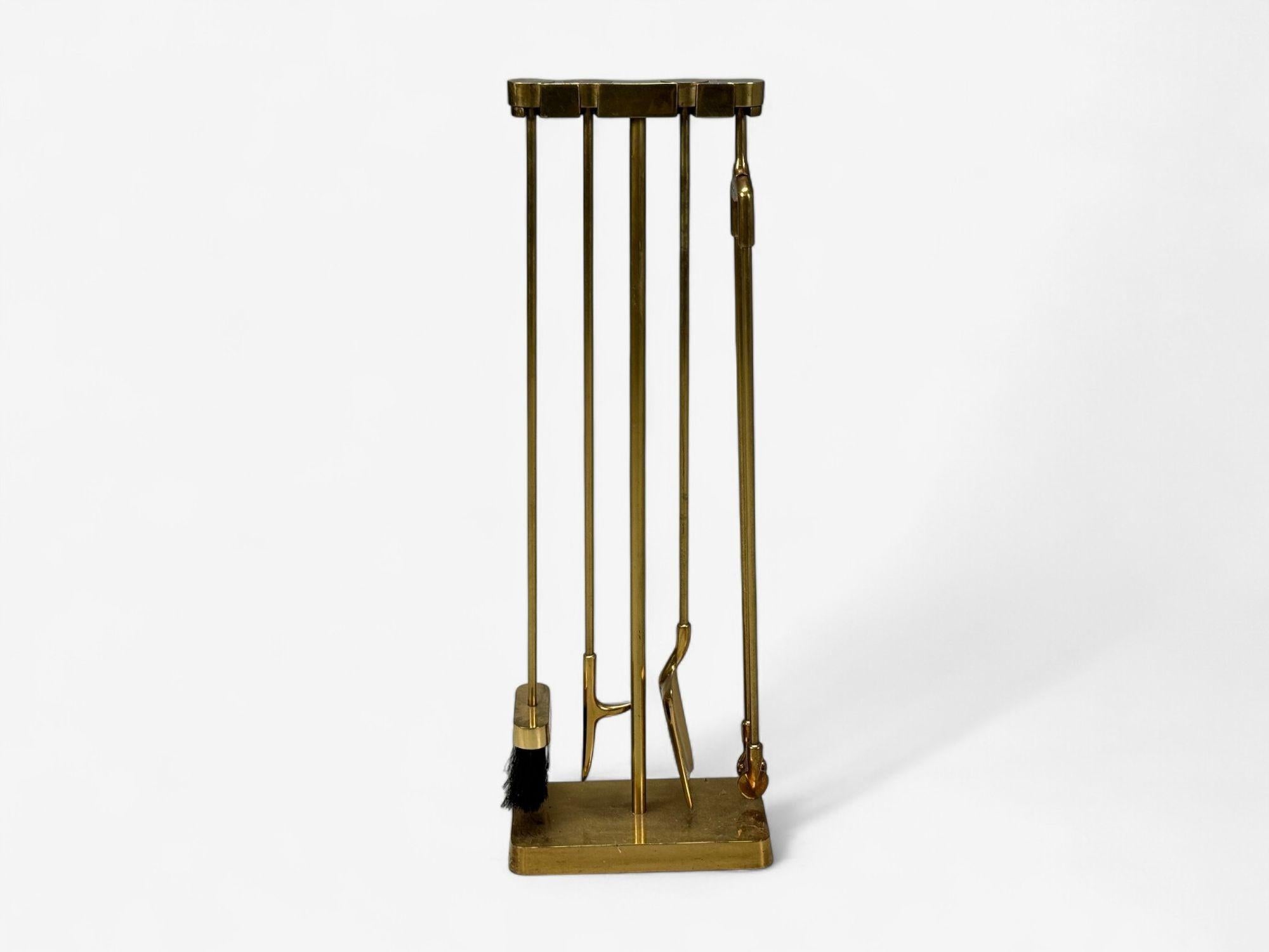 Bronze Fireplace Accessories, Tool Set with Stand, USA, 20th c.

Set of four substantial quality bronze fireplace tools or accessories fitted in a custom stand.

Bronze; United States c. 1980s

Height: 31.5 inches, Width: 10.75 inches, Depth: 5.75