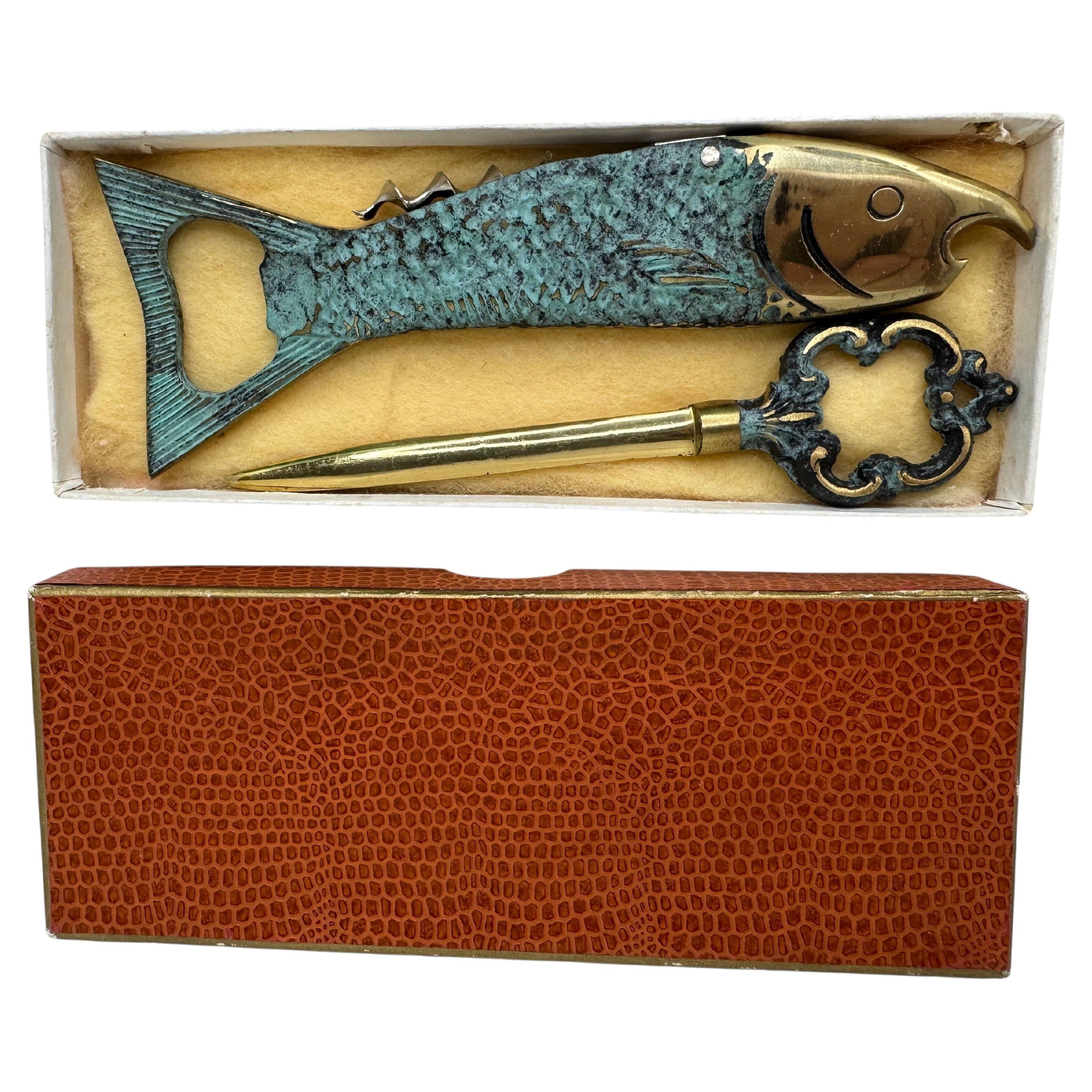Juego de sacacorchos y abrecartas de pez de bronce, mediados de los años 50 Alemania en venta