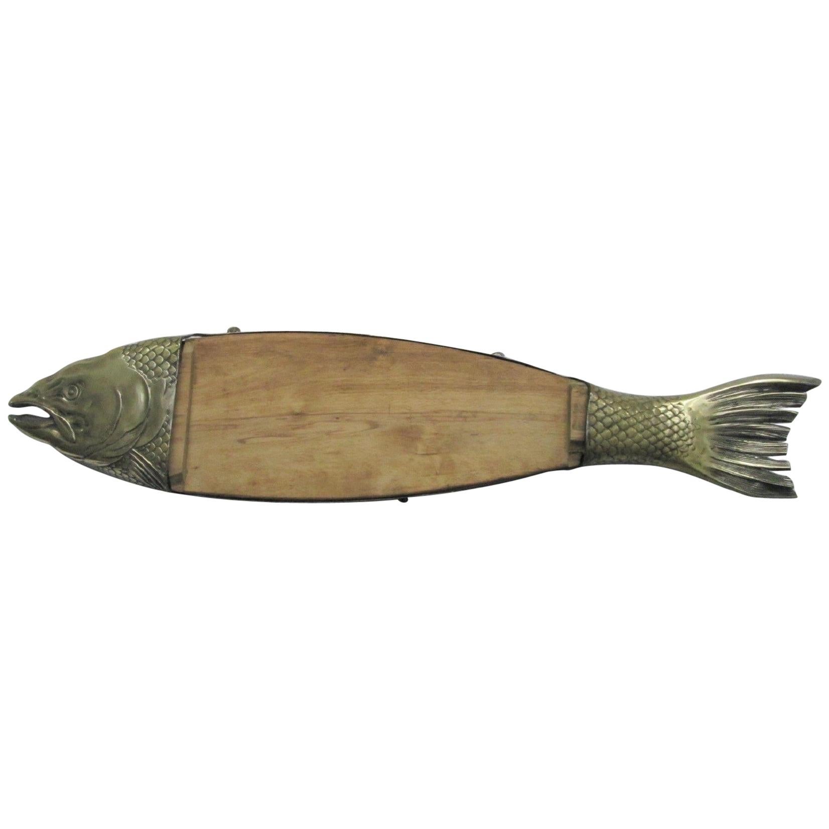 Tabla para cortar pescado o queso de bronce