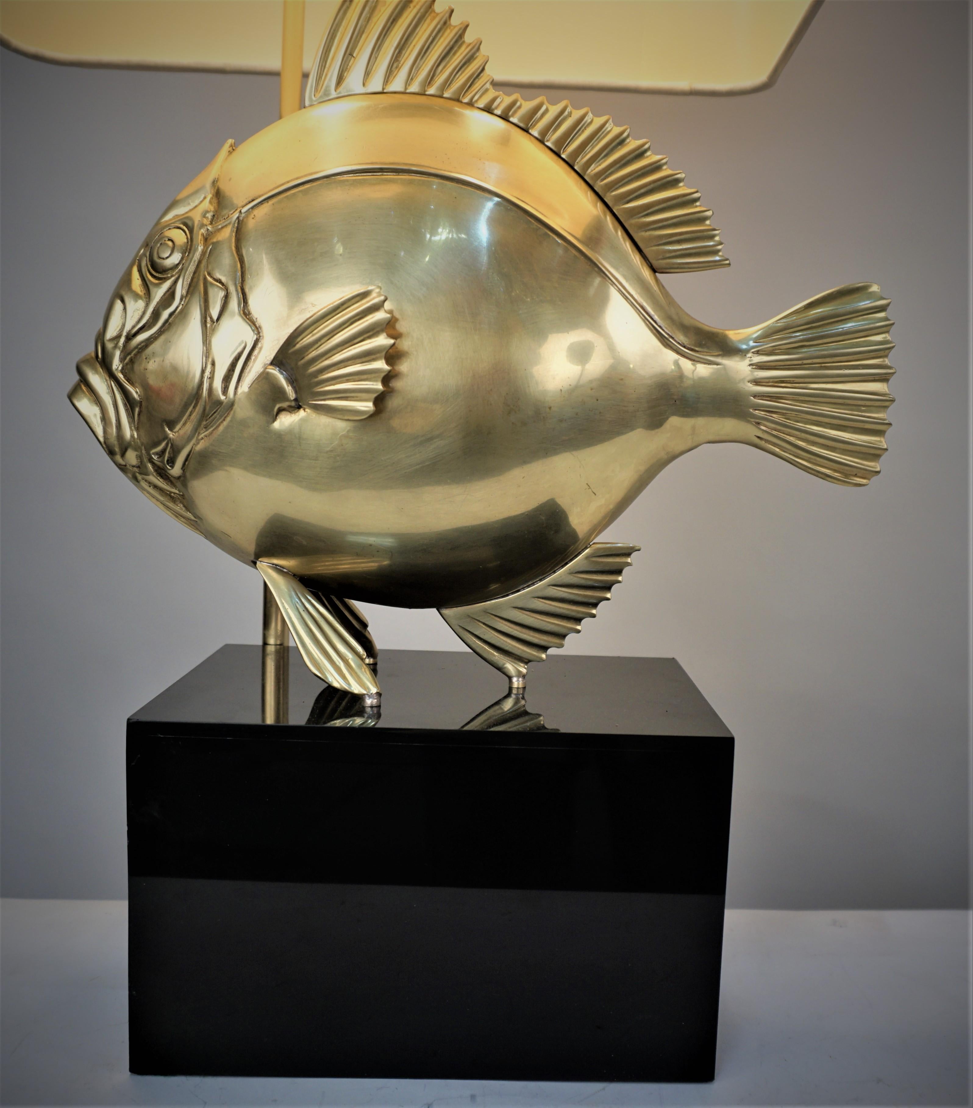 Bronze fish lamp on Lucite base fitted with oblong silk hardback lampshade.
Measurements includes the lampshade.
