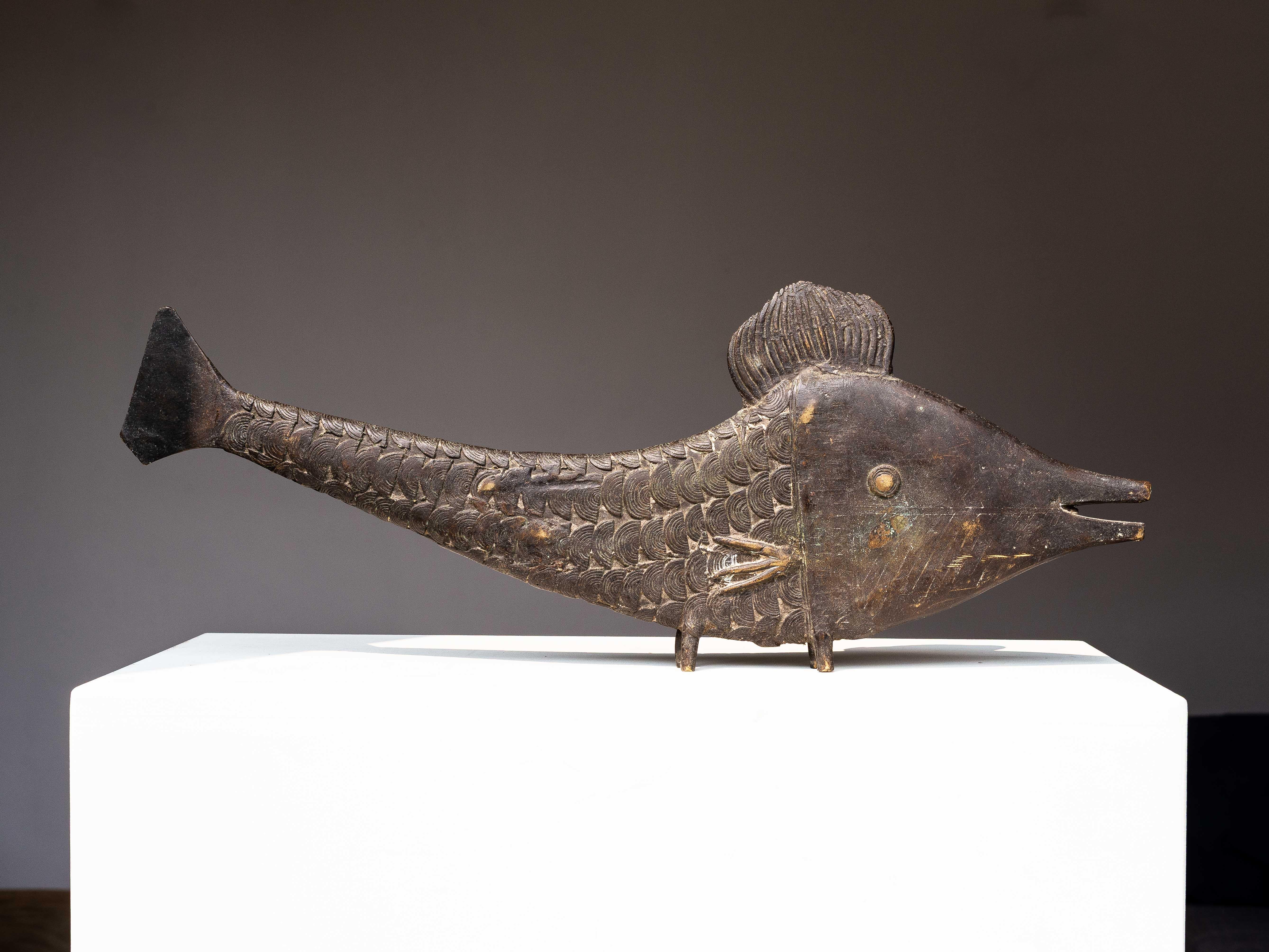 Mid-Century Modern Bronze Fish Sculpture, Benin West Africa, Mid-20th Century en vente
