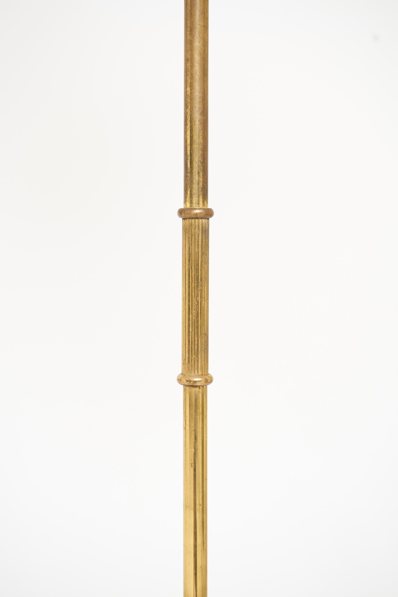Lámpara de pie de bronce att. a Maison Jansen Moderno de mediados de siglo en venta