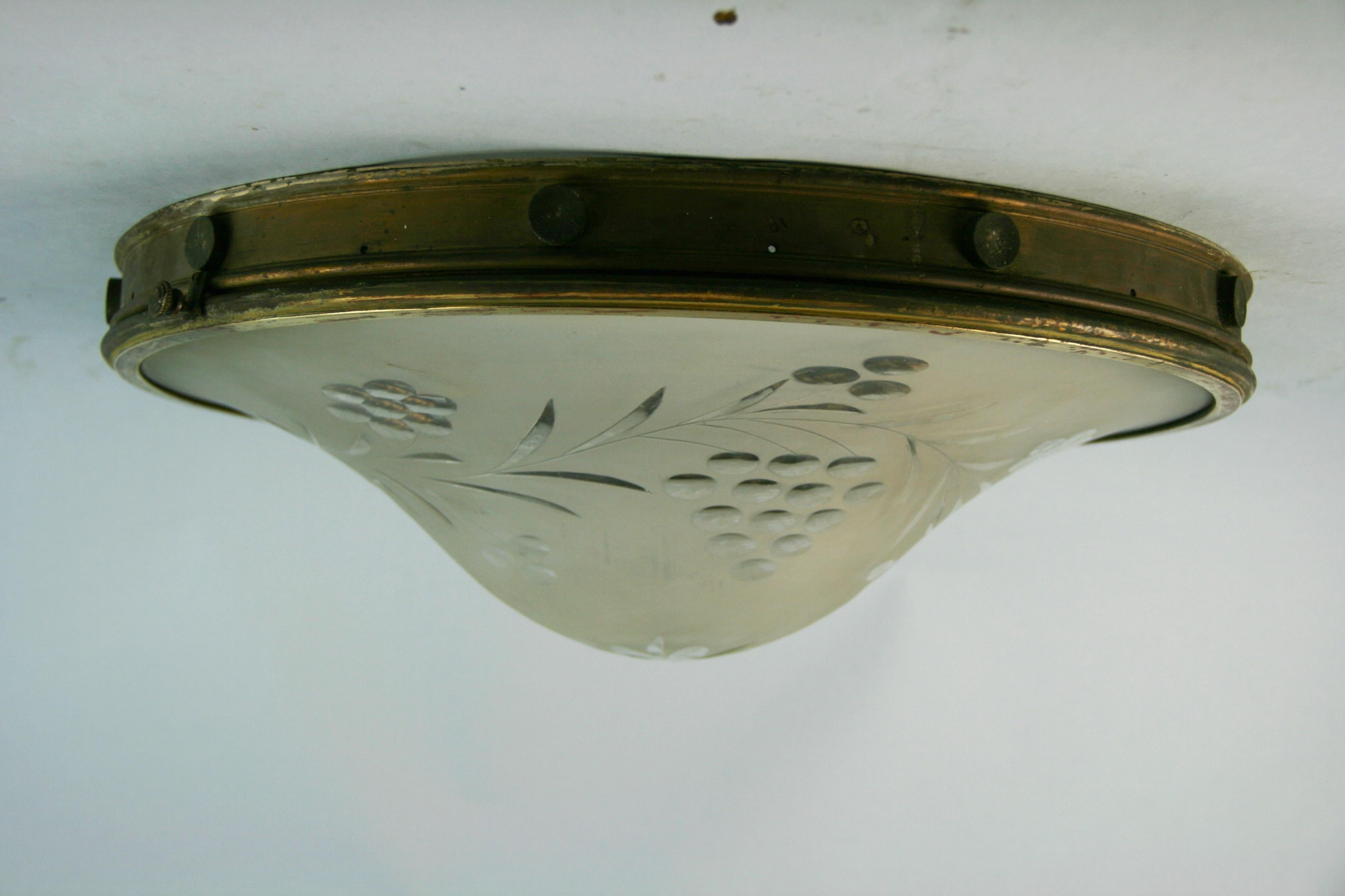 3-815 Floral frosted wheel gut glass with hinged top
Takes 3 Edison based bulbs
Needs rewiring.