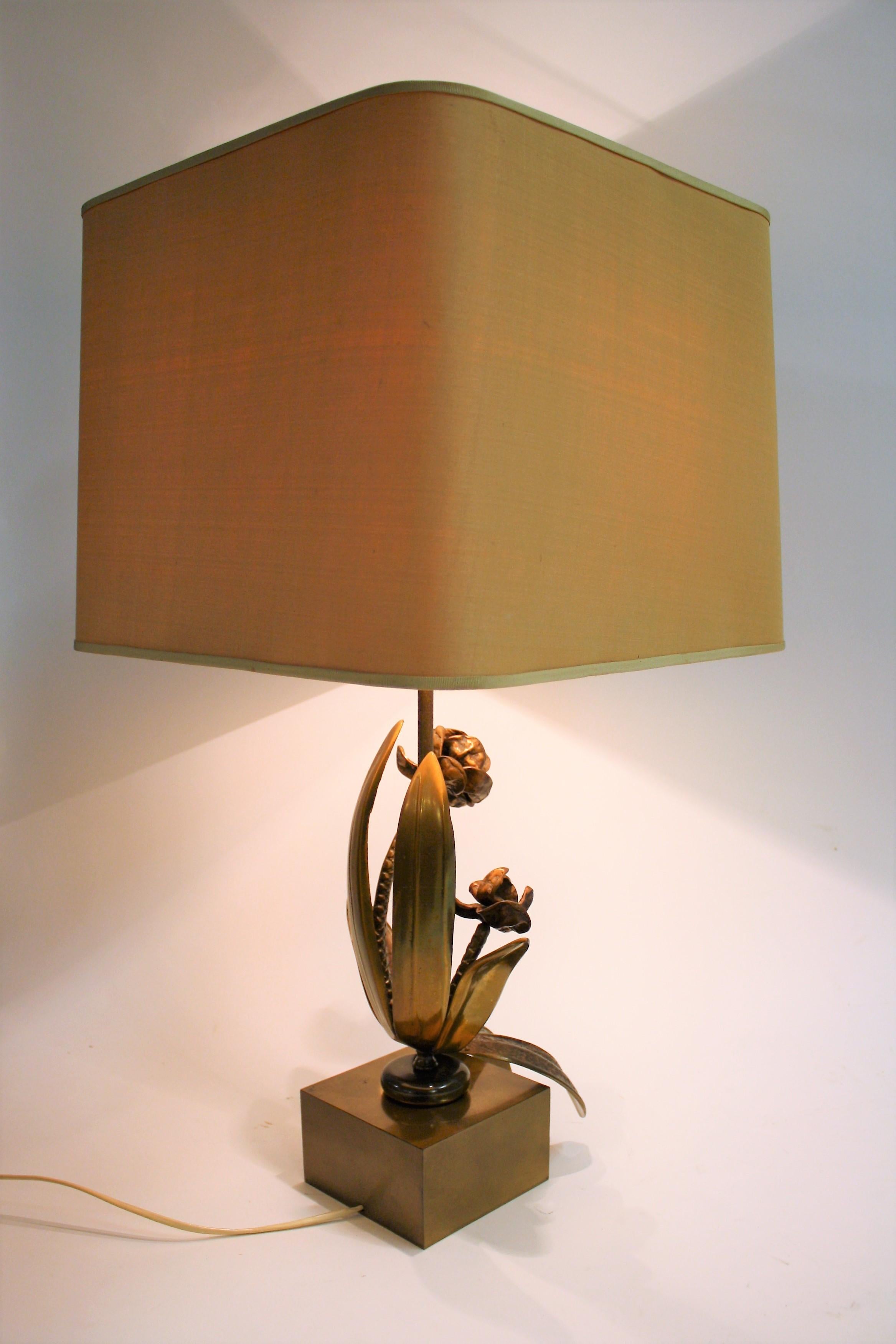 Bronze Flower Table Lamp, 1960s im Zustand „Gut“ in HEVERLEE, BE