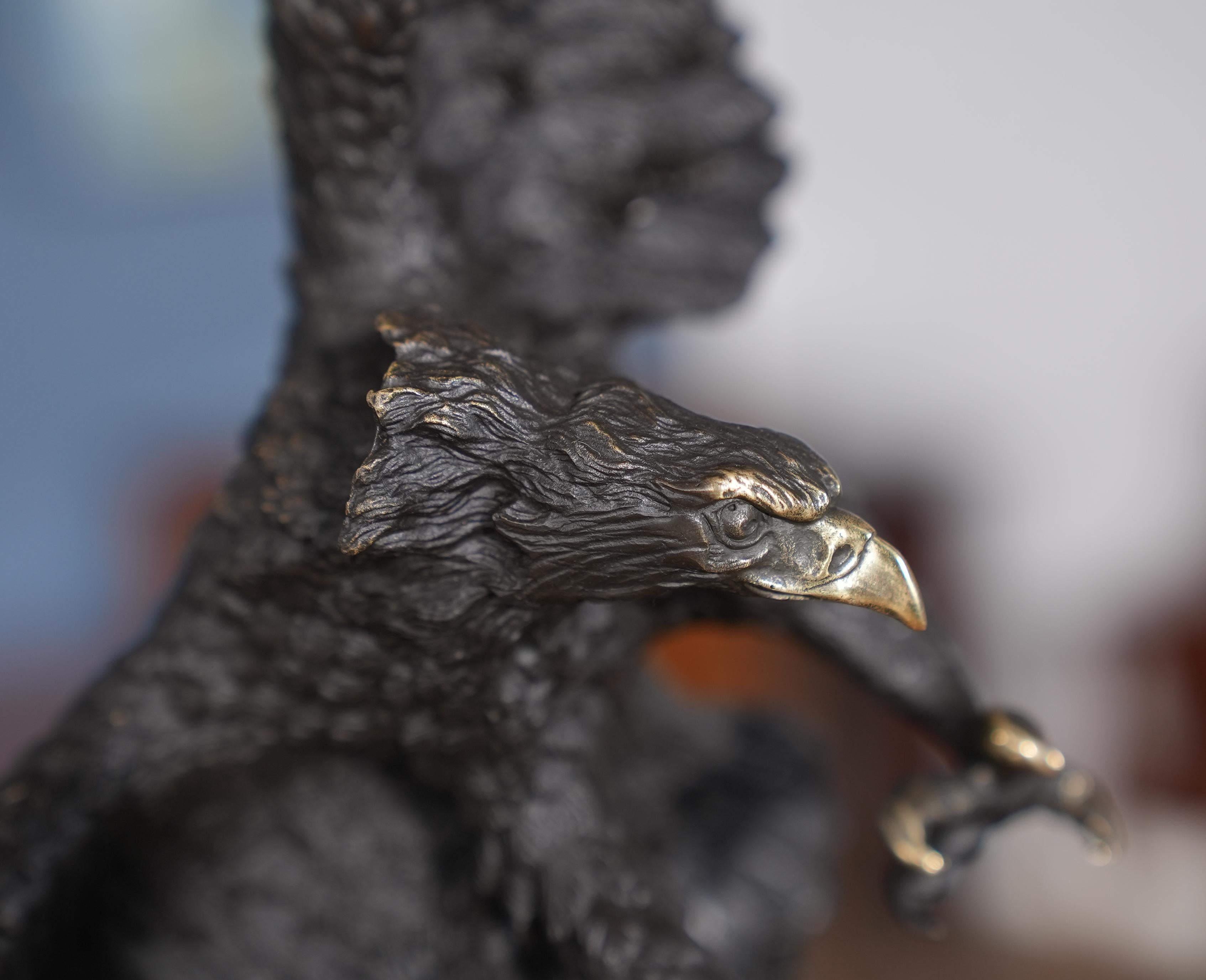 Fliegender Bronzeadler auf Marmorsockel im Zustand „Neu“ im Angebot in Annville, PA