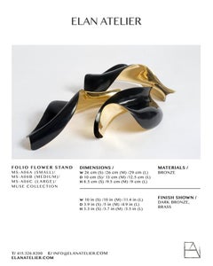 Stand/Sculpture de fleurs Folio en bronze noir et doré par Elan Atelier (En stock)