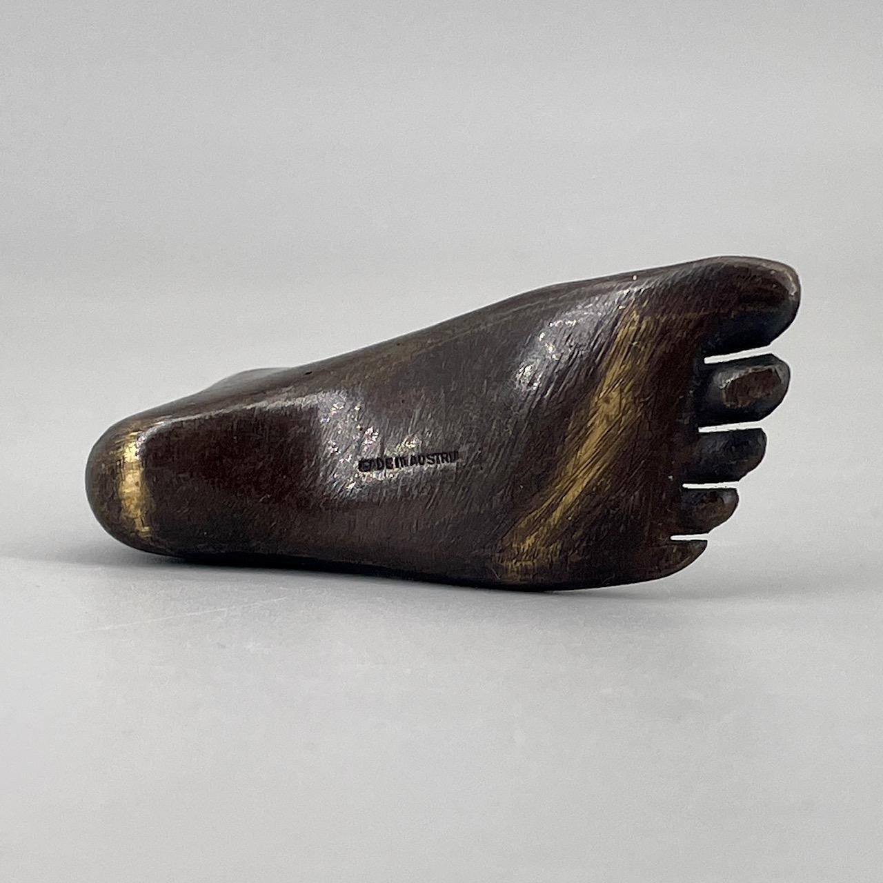 Bronzefuß, ein frühes Beispiel aus dem Briefbeschwerer der Carl Aubock Workshop-Skulptur mit Bronzefuß im Angebot 3