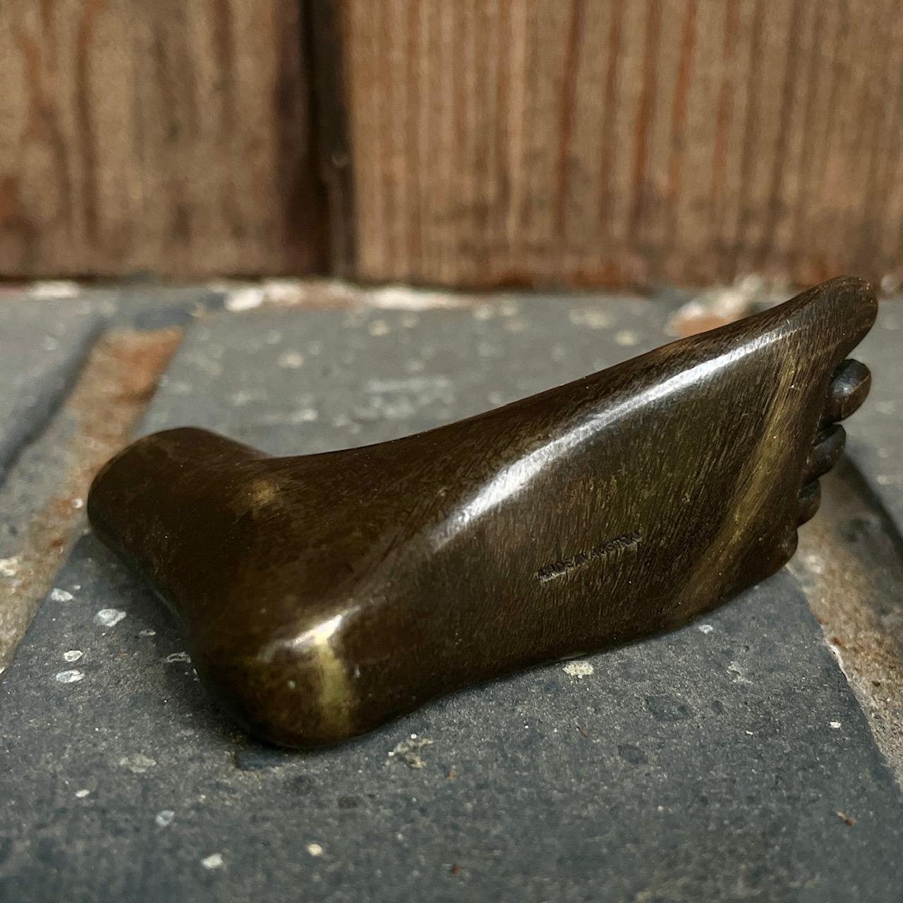 Bronzefuß, ein frühes Beispiel aus dem Briefbeschwerer der Carl Aubock Workshop-Skulptur mit Bronzefuß im Angebot 2