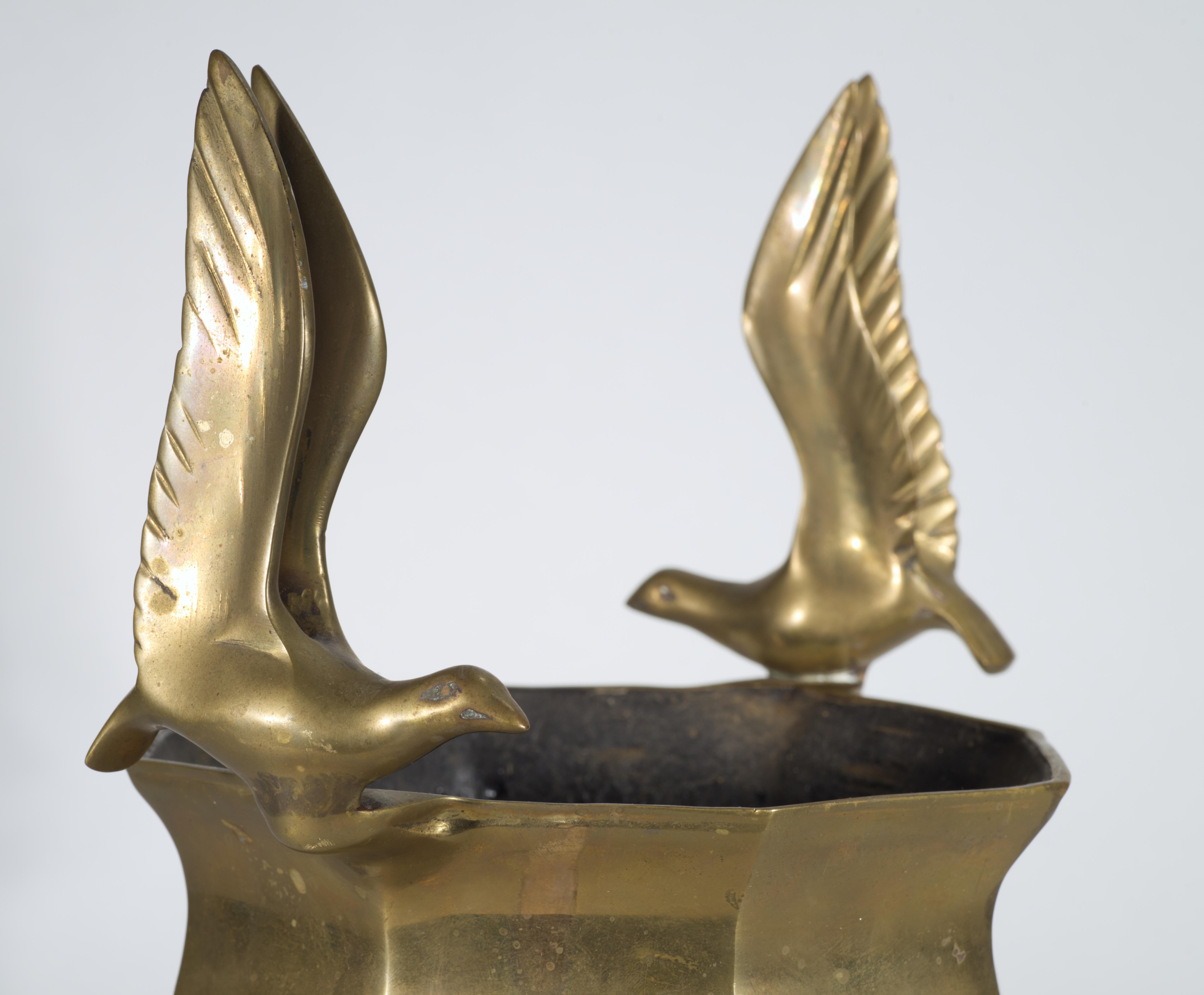 Rare, unusual vintage bronze planter, cachepot, or jardiniere features two birds in flight, possibly seagulls, on the opposite sides of the rim. The birds are depicted with their wings up, guiding the eye along the lines of minimal urn-shaped