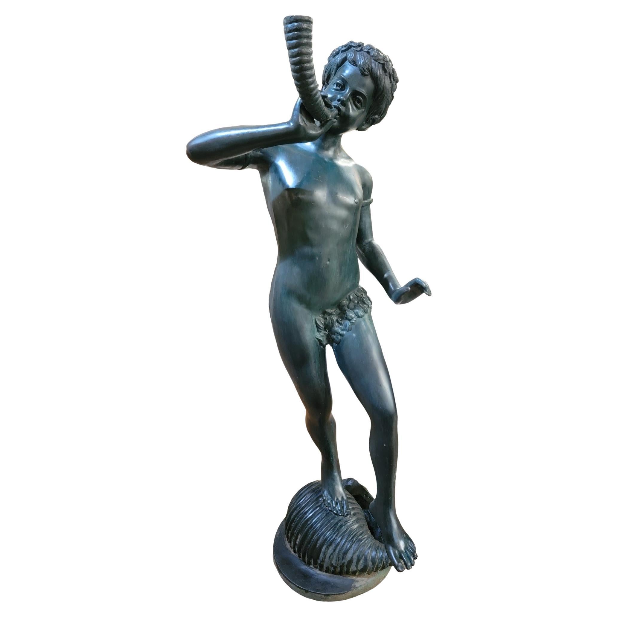 Bronzebrunnenfigur eines jungen Jungen mit Horn aus Bronze 