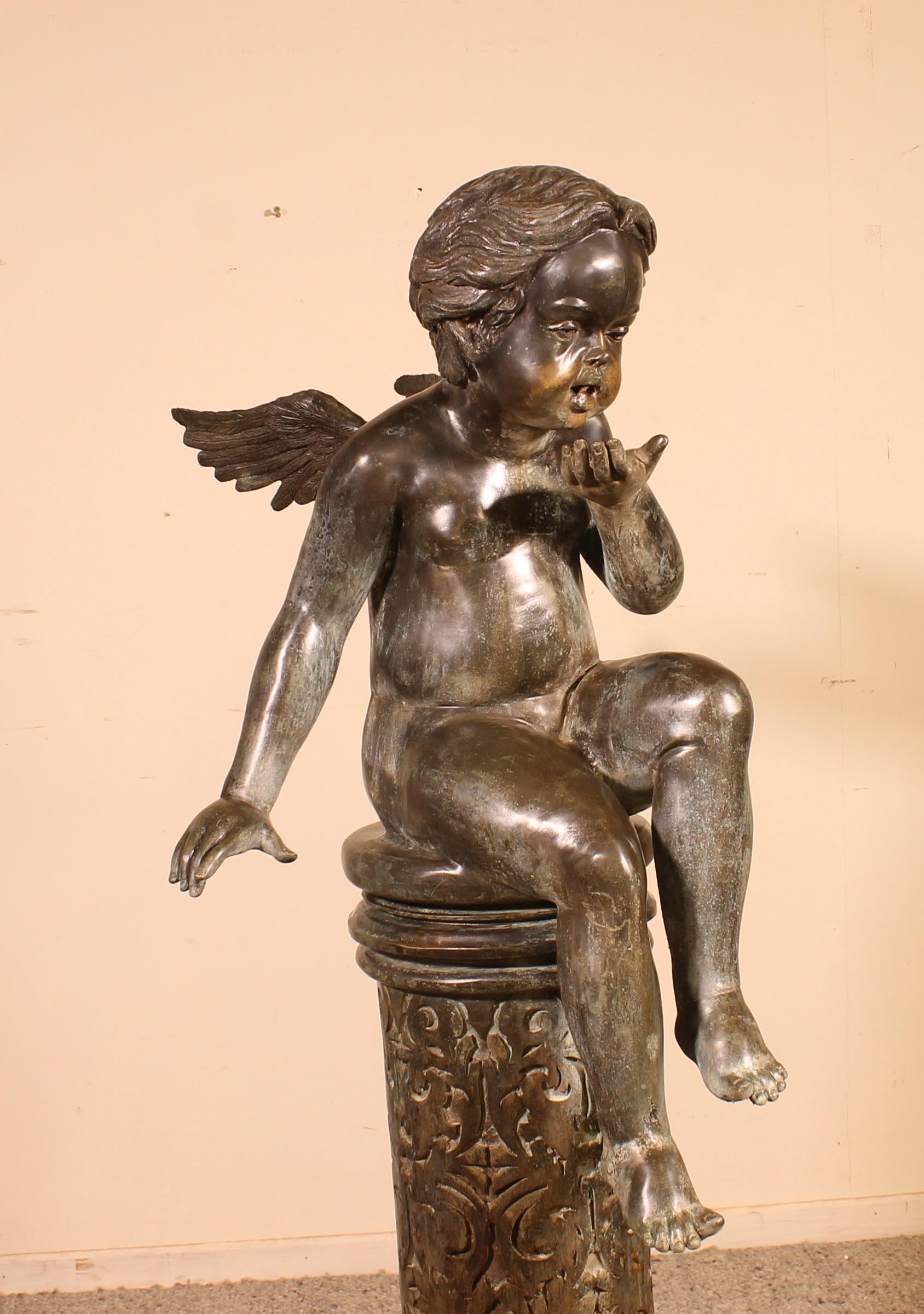 Elegant bronze fountain representing an angel sitting on a column
Very decorative and original piece that can be put in an interior decoration and also in a garden.

We left the pipe inside the column so it is possible to use it as a