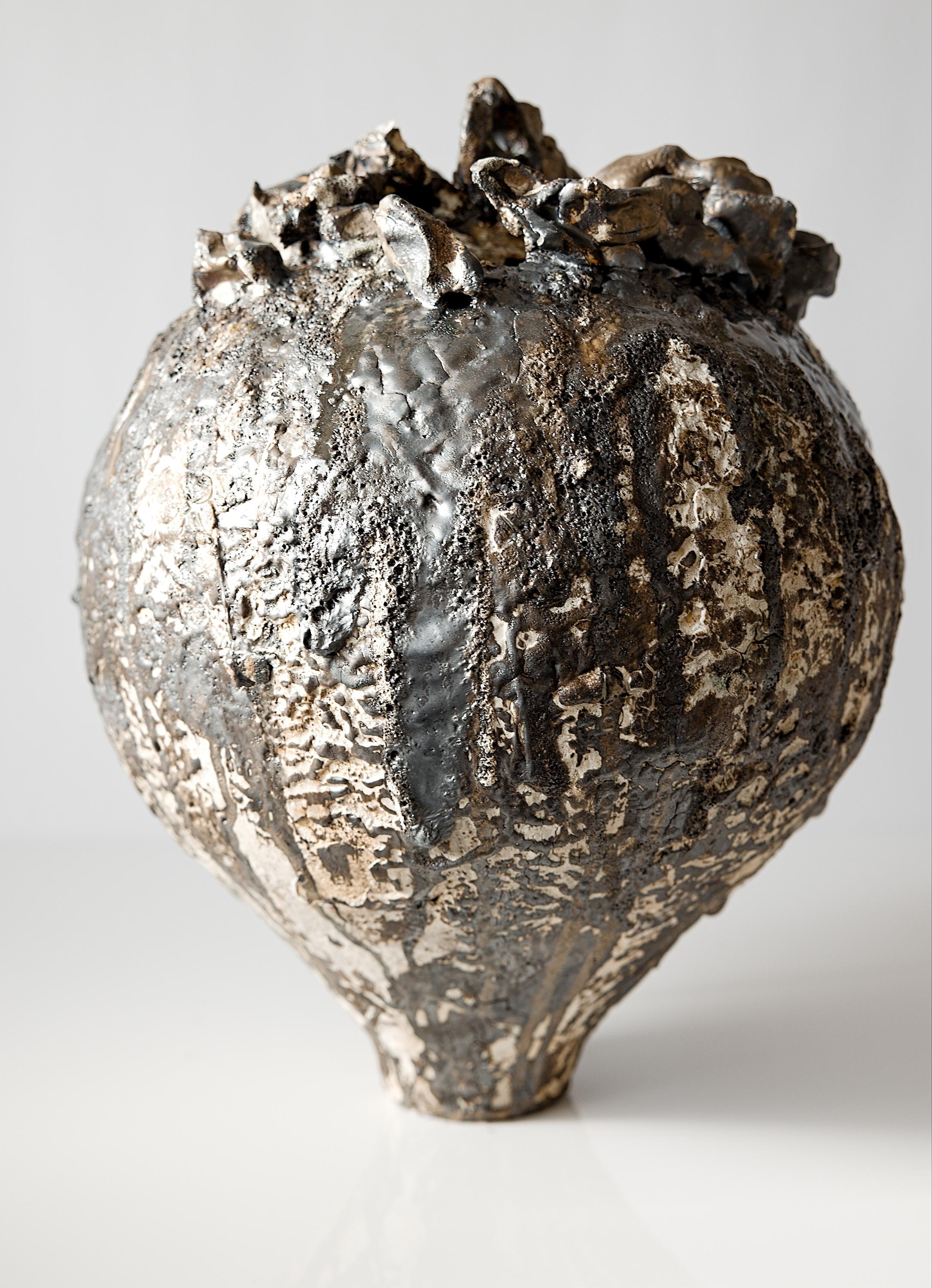 Organique Fragment de bronze Fubuki Moon Pod Vase II ! en vente